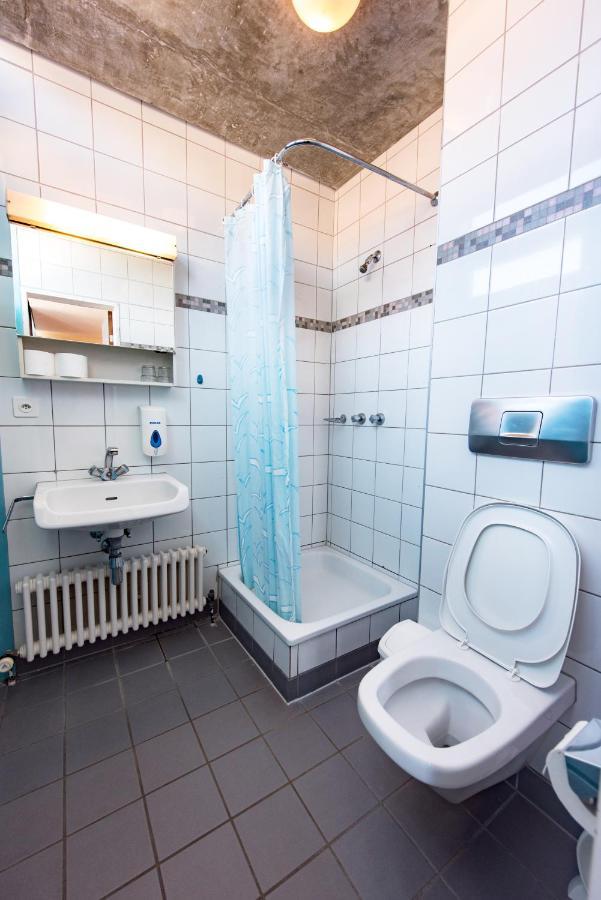 Quarto Individual com Casa de Banho Privativa