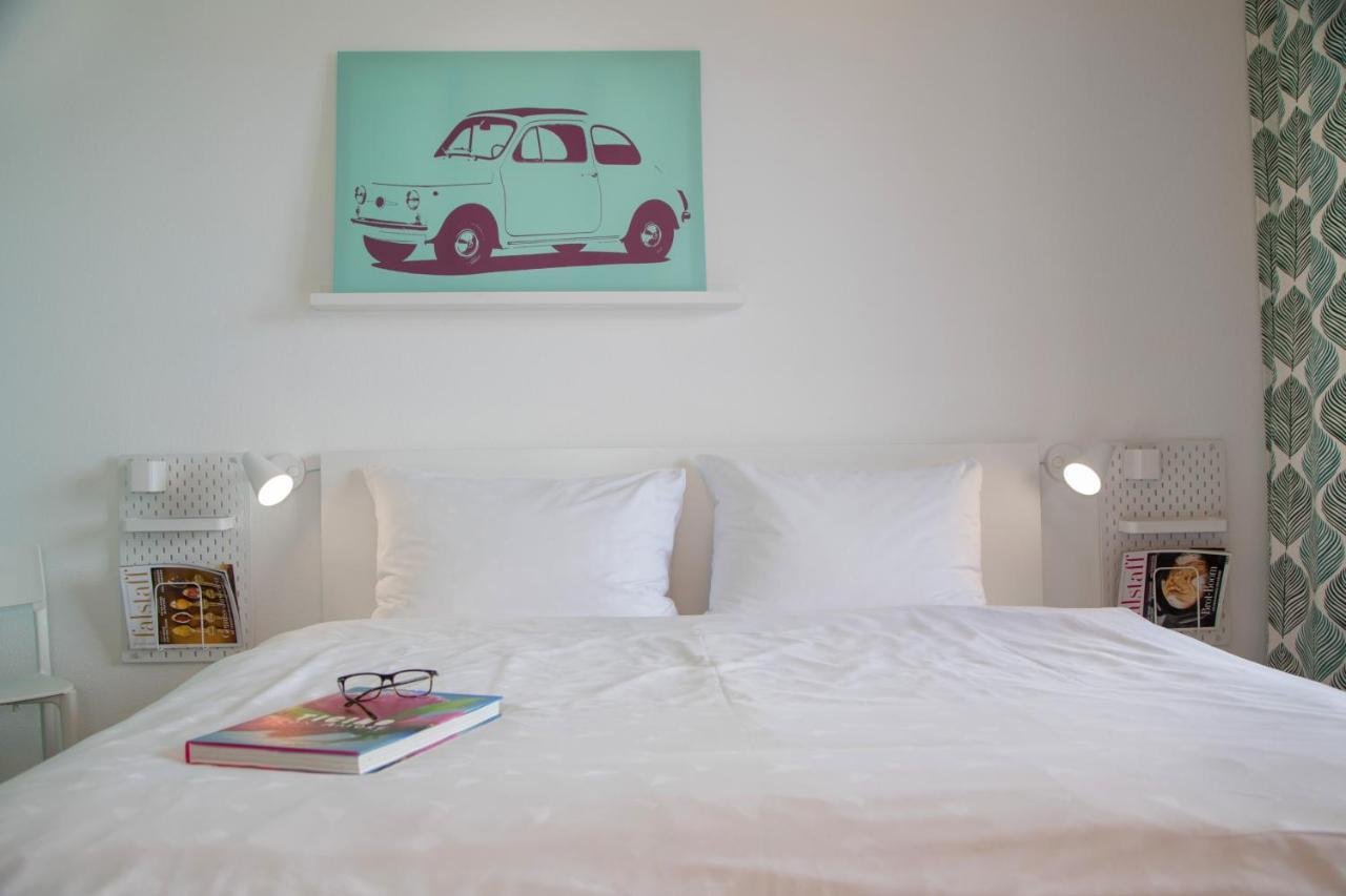 Simple Lake View Room