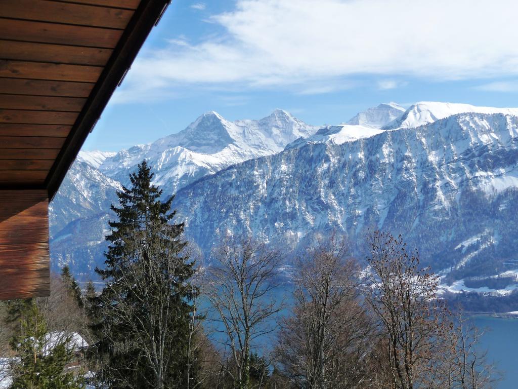 Familienzimmer mit Balkon sowie See- und Bergblick