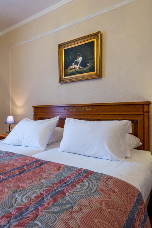 Quarto com Cama de Casal ou 2 de Solteiro
