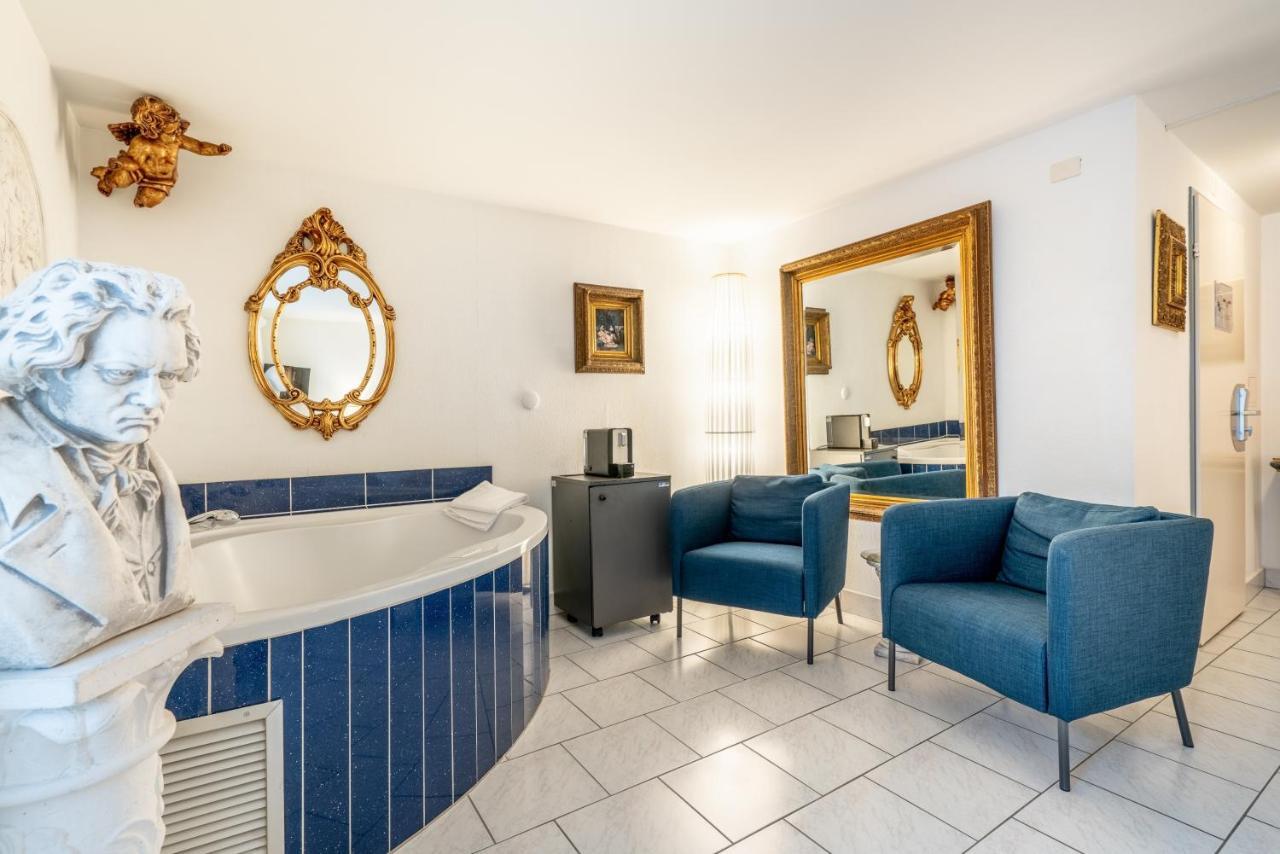 Barock Suite with Whirlpool
