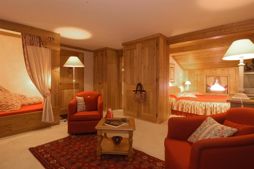 Large Double Room,511850943:JPEG