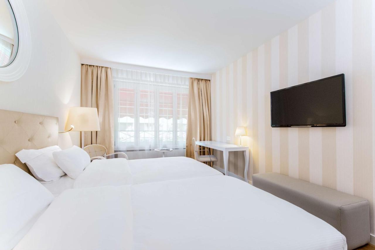 Quarto Superior com Cama de Casal ou 2 de Solteiro