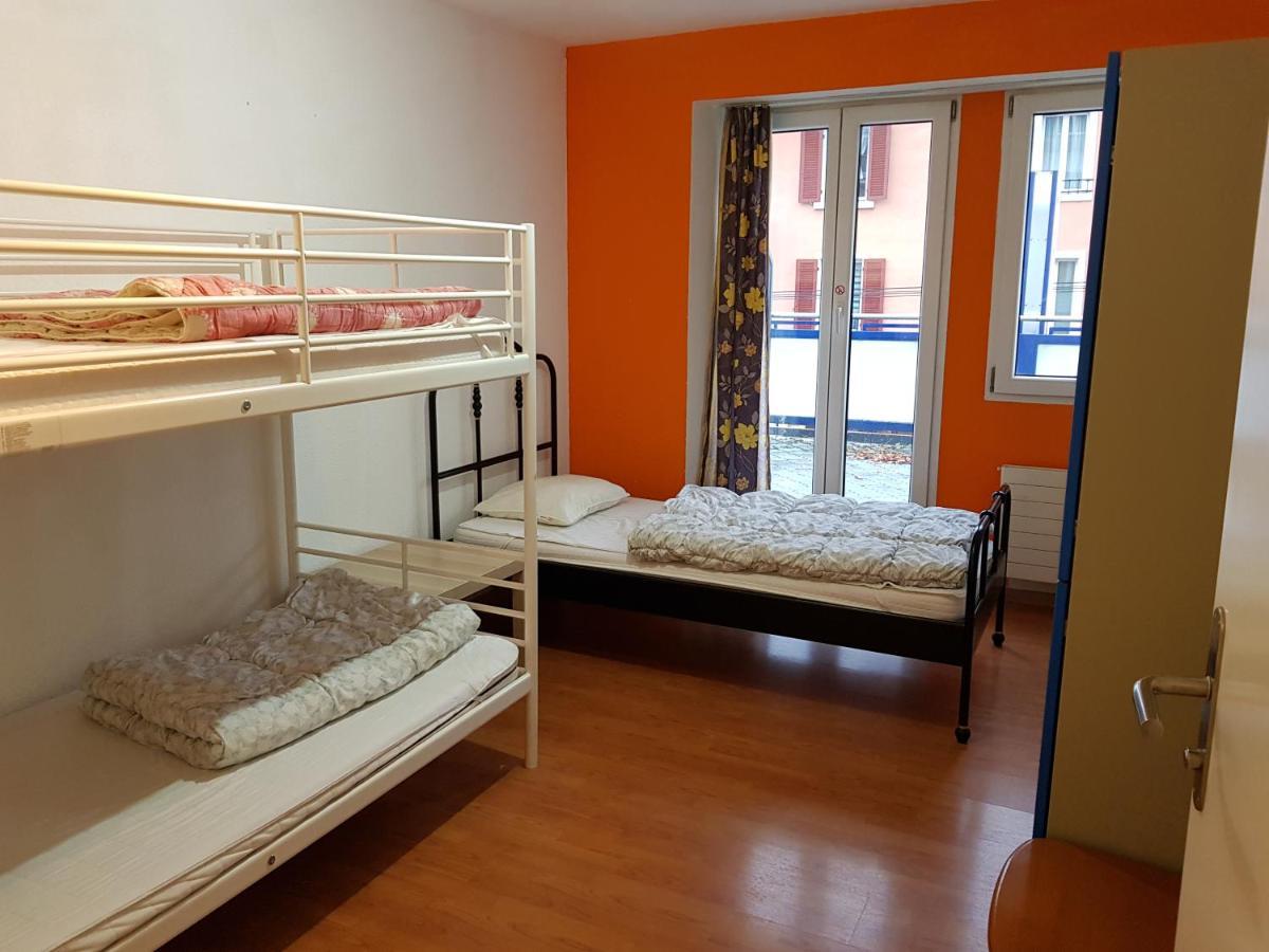 Eenpersoonsbed in Slaapzaal met 3 Bedden