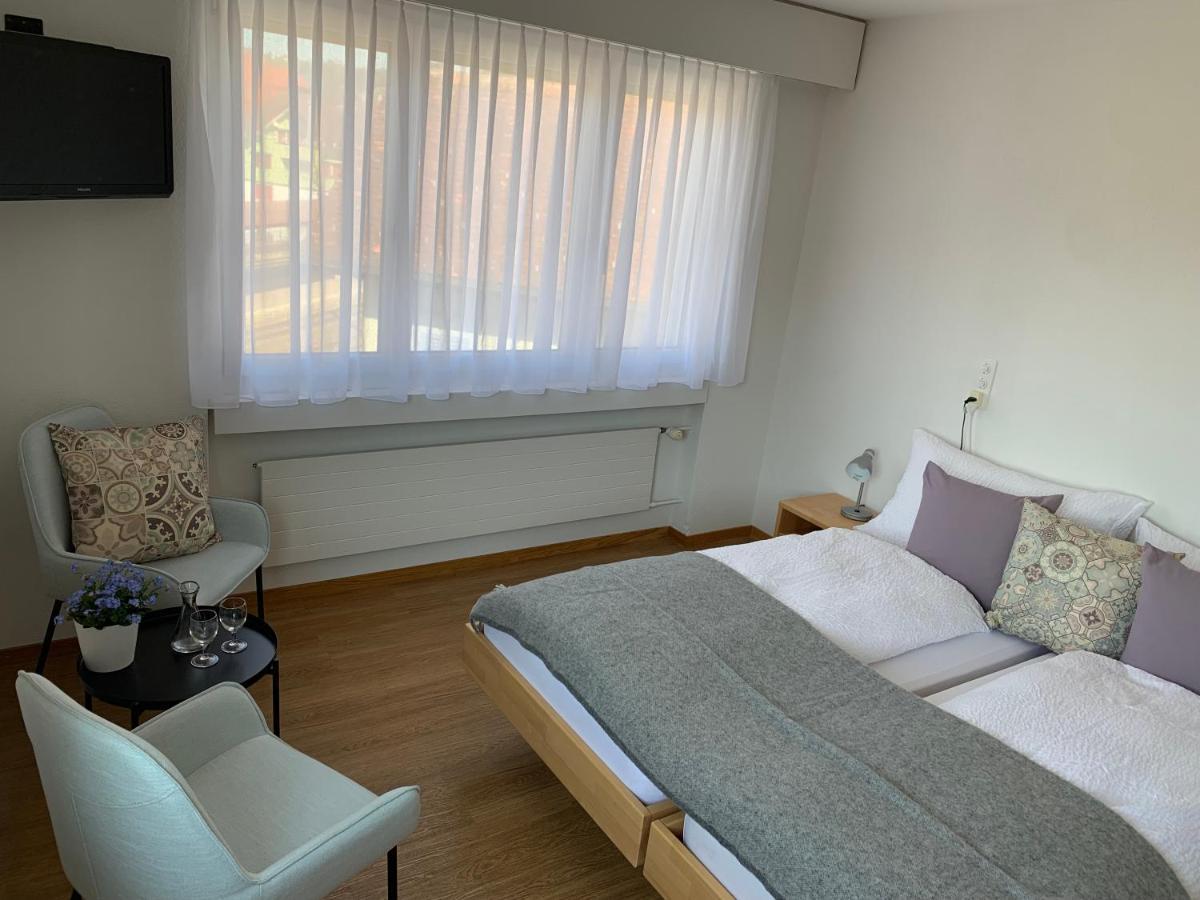 Dreibettzimmer mit Bad