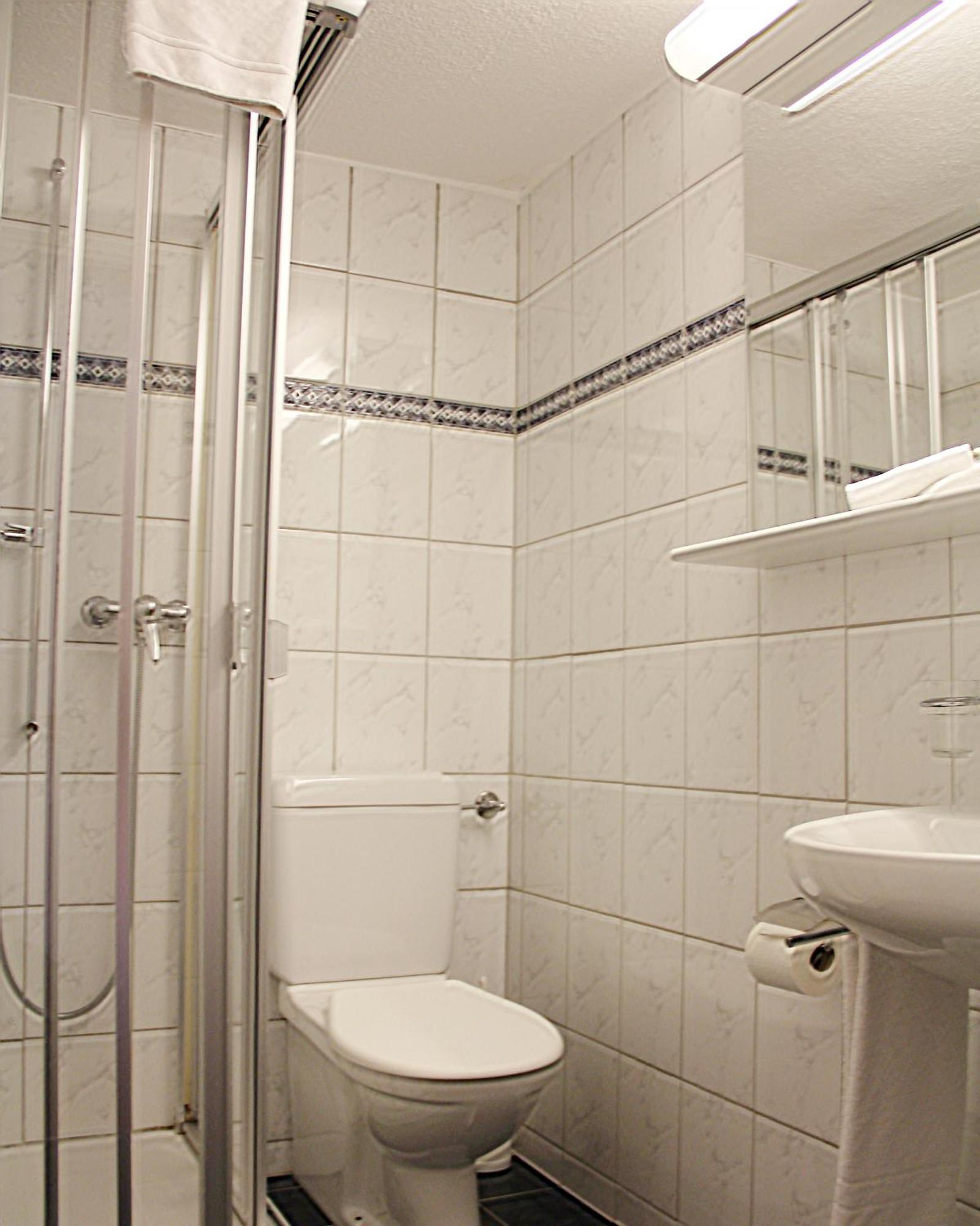 Standard Twin Room,1210136704:JPEG