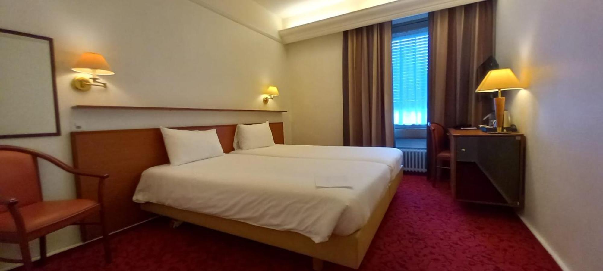 Quarto com 2 Camas de Solteiro