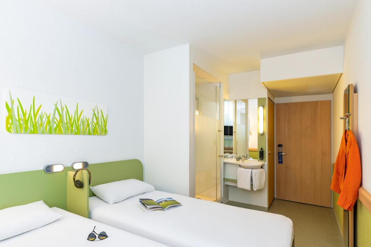 Quarto com 2 Camas de Solteiro