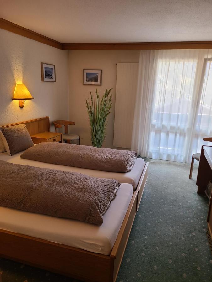 Superior Doppelzimmer mit Blick auf den Eiger und Balkon