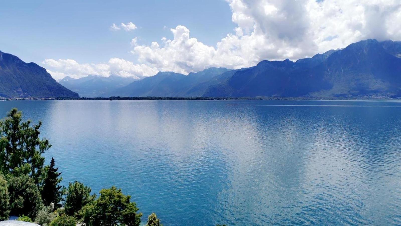 Suite Junior con balcón y vistas al lago
