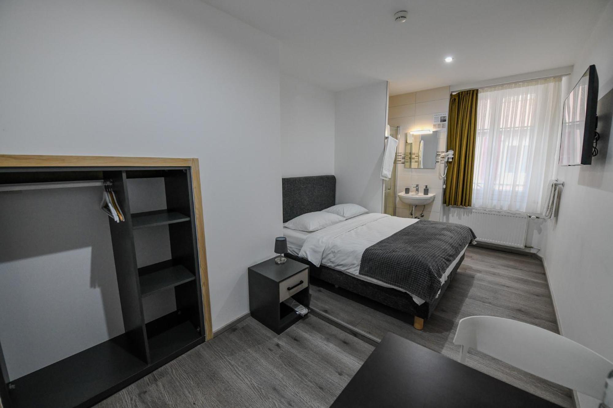 Chambre Double avec Toilettes Communes