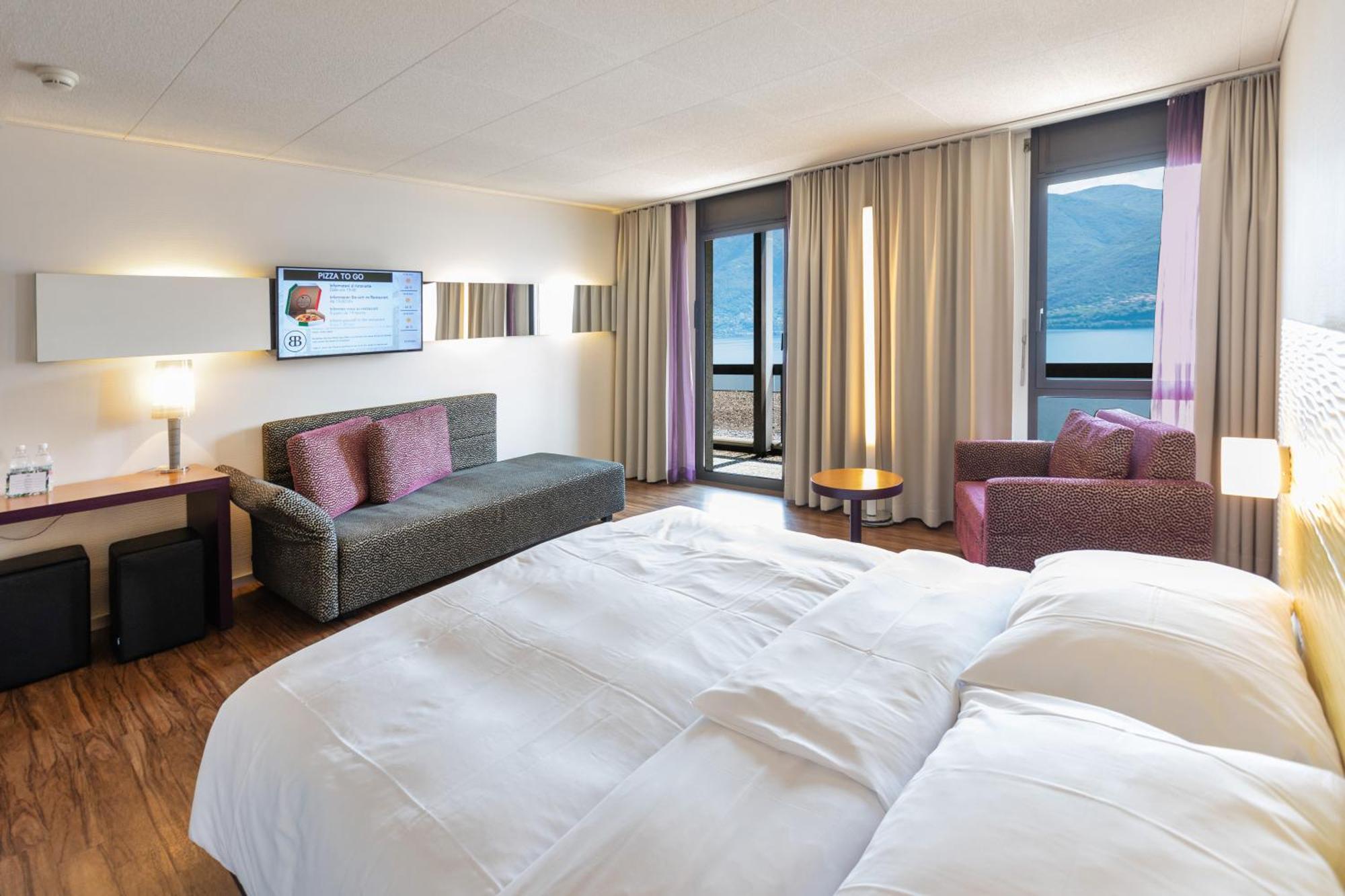 Large Comfort Lake View Room