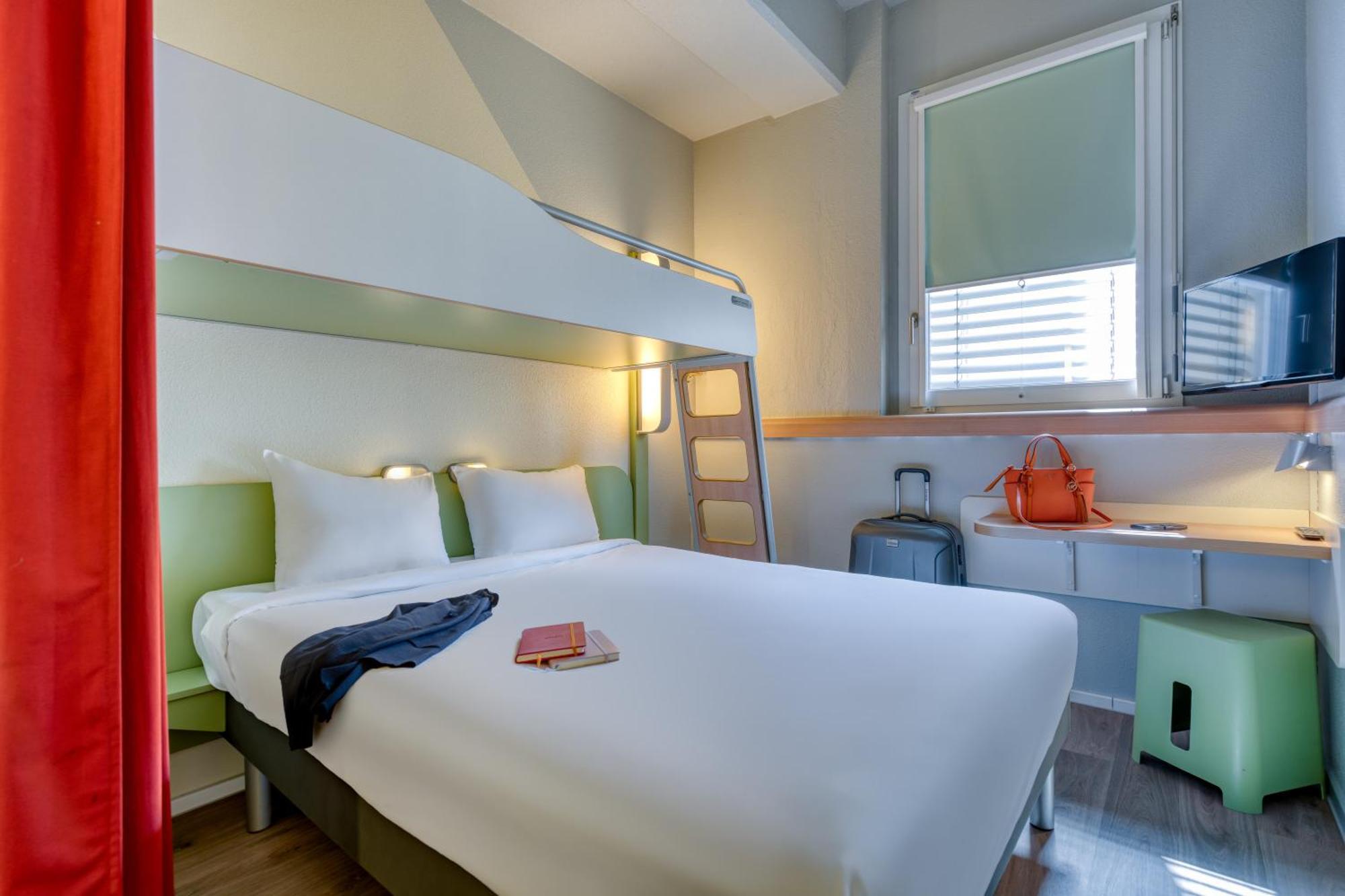Driepersoonskamer met Tweepersoonsbed en Stapelbed