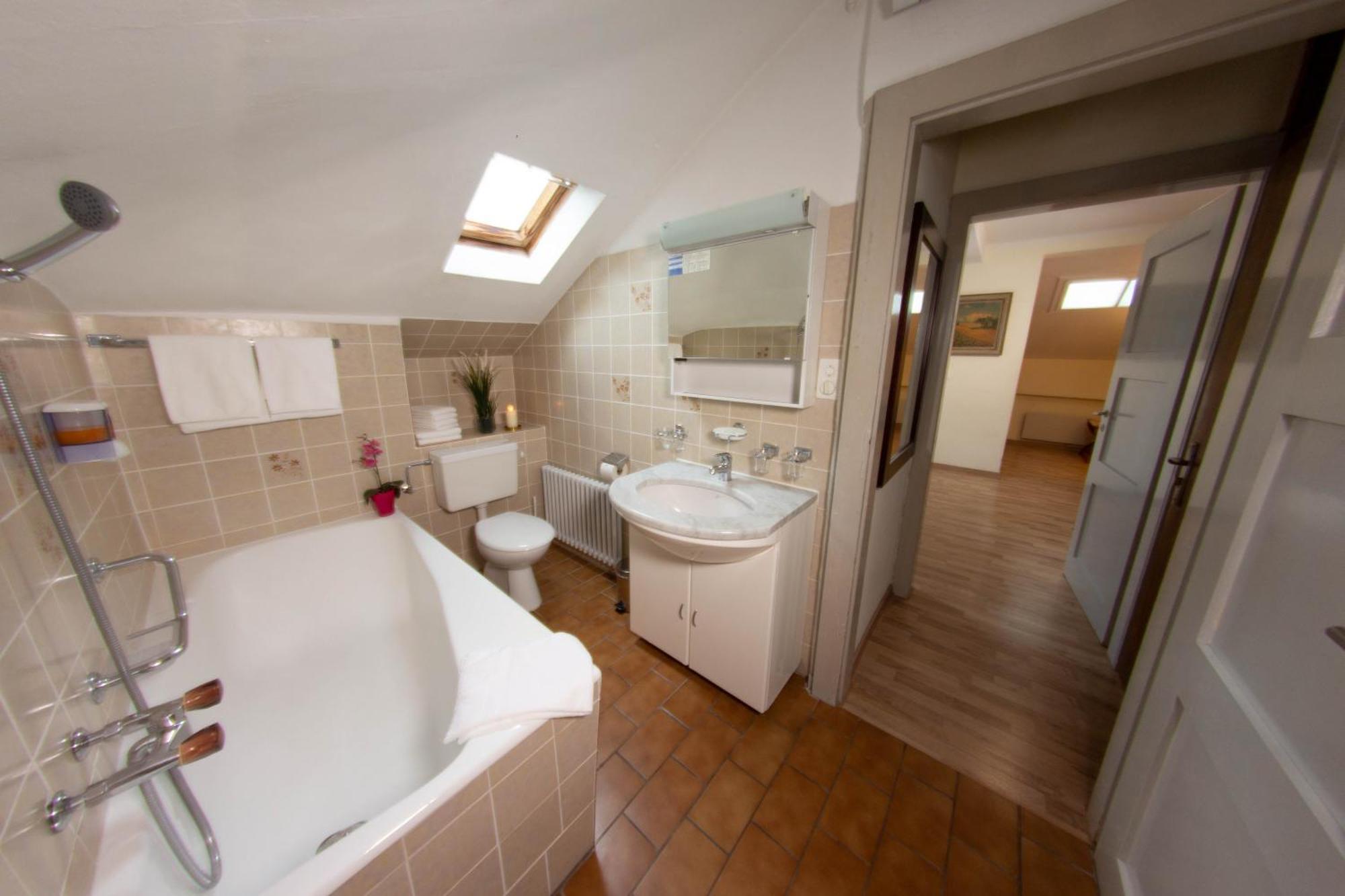 Economy Family Room-Easy Stay