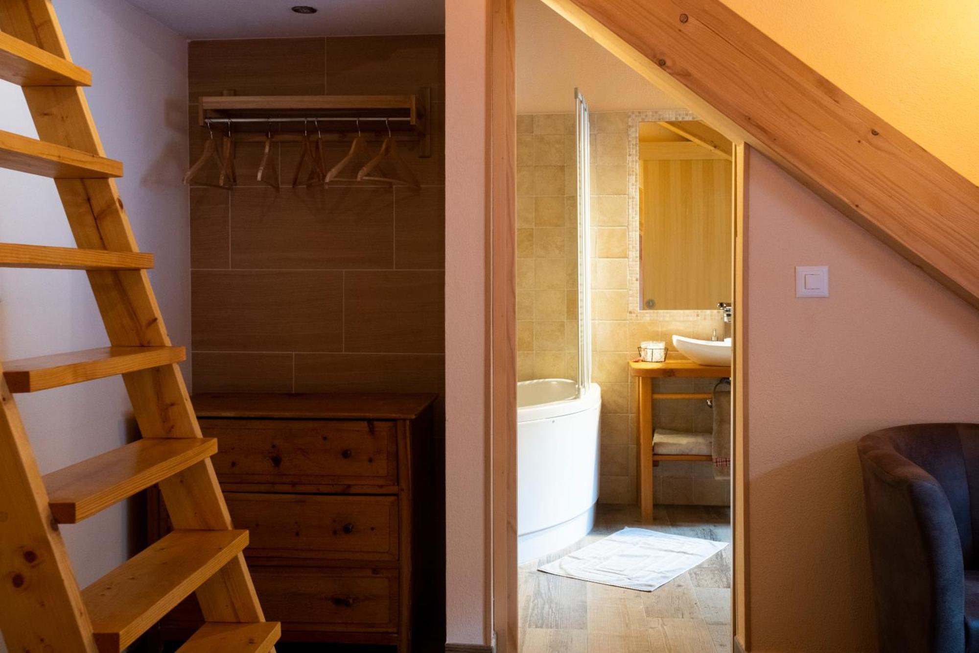 Double Room Private Bathroom