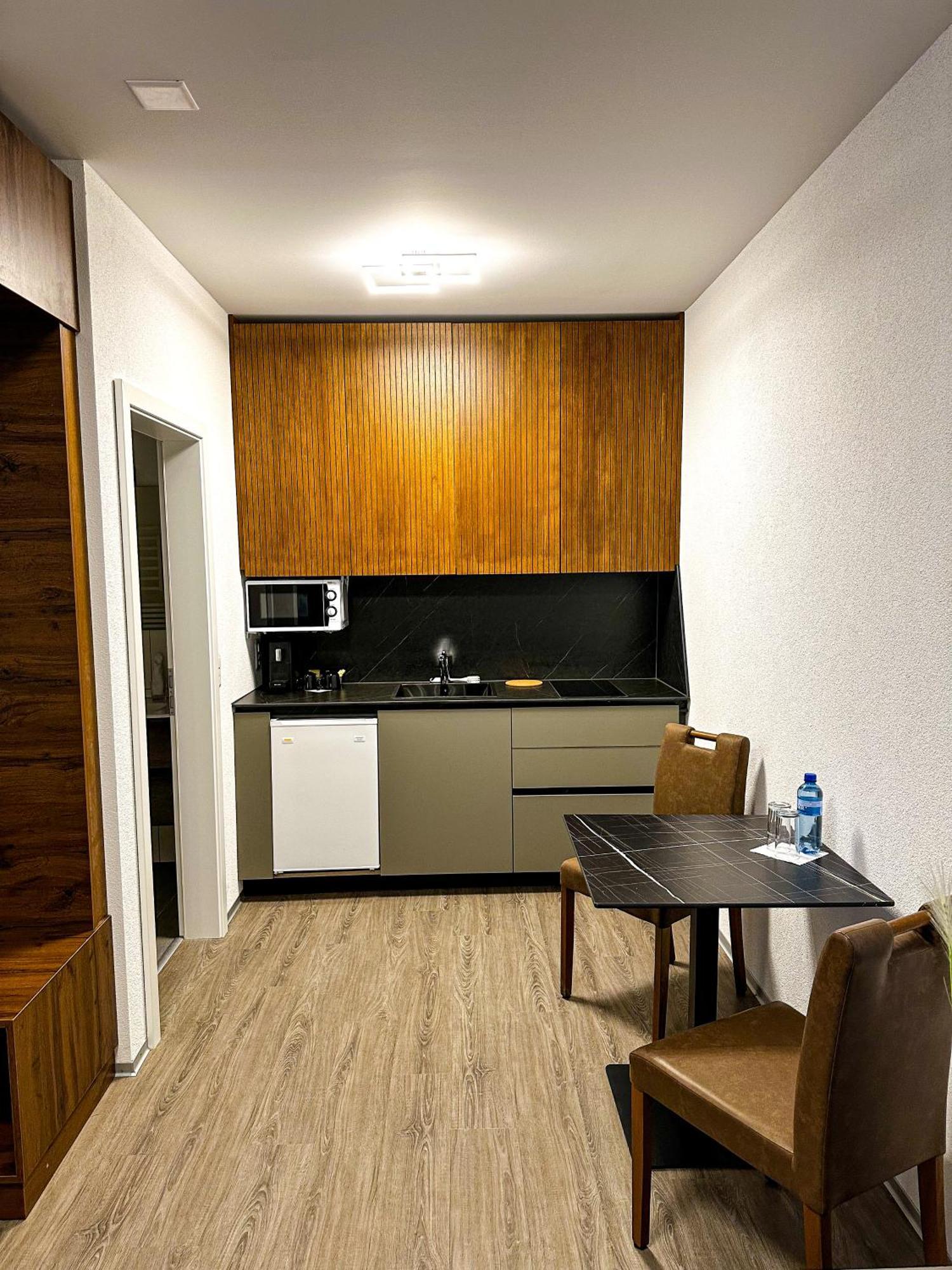 Deluxe Ferienwohnung mit eingeschränktem Seeblick