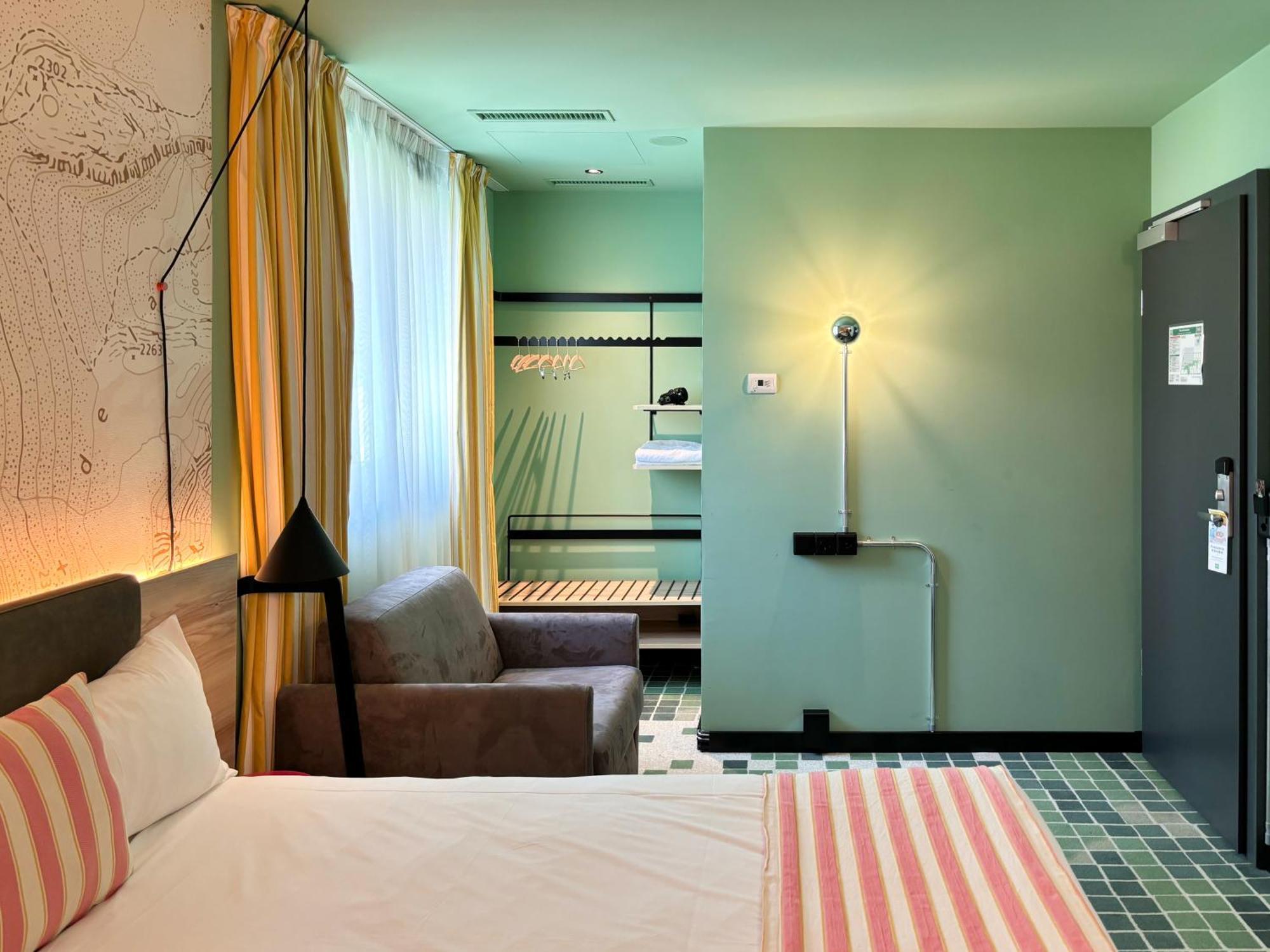 Chambre Lit Queen-Size avec Balcon