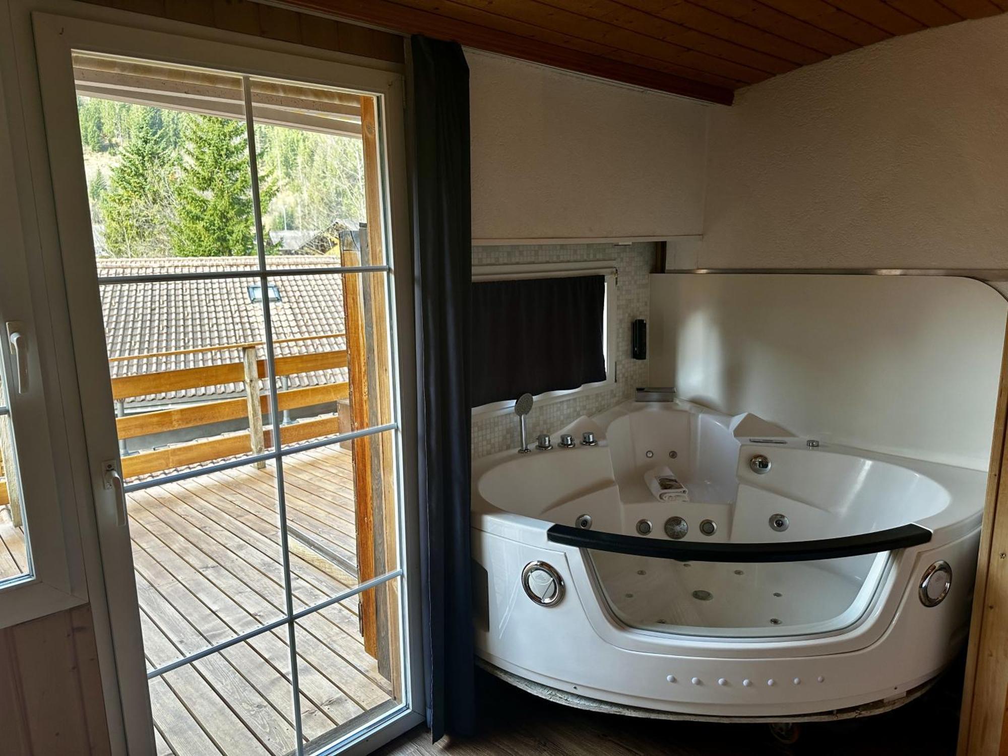 Superior Room Plus rolling-out Whirlpool