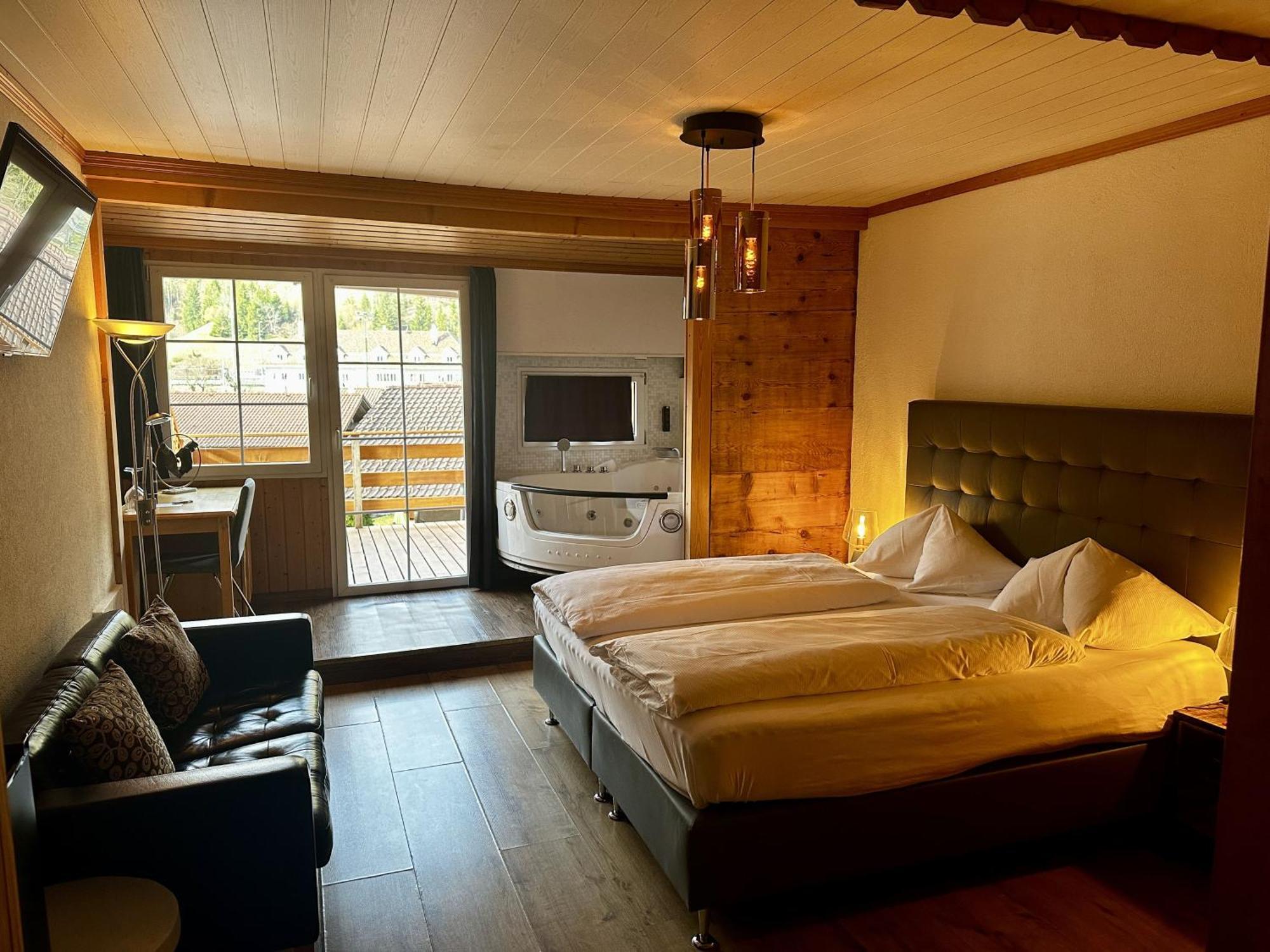 Superior Room Plus rolling-out Whirlpool
