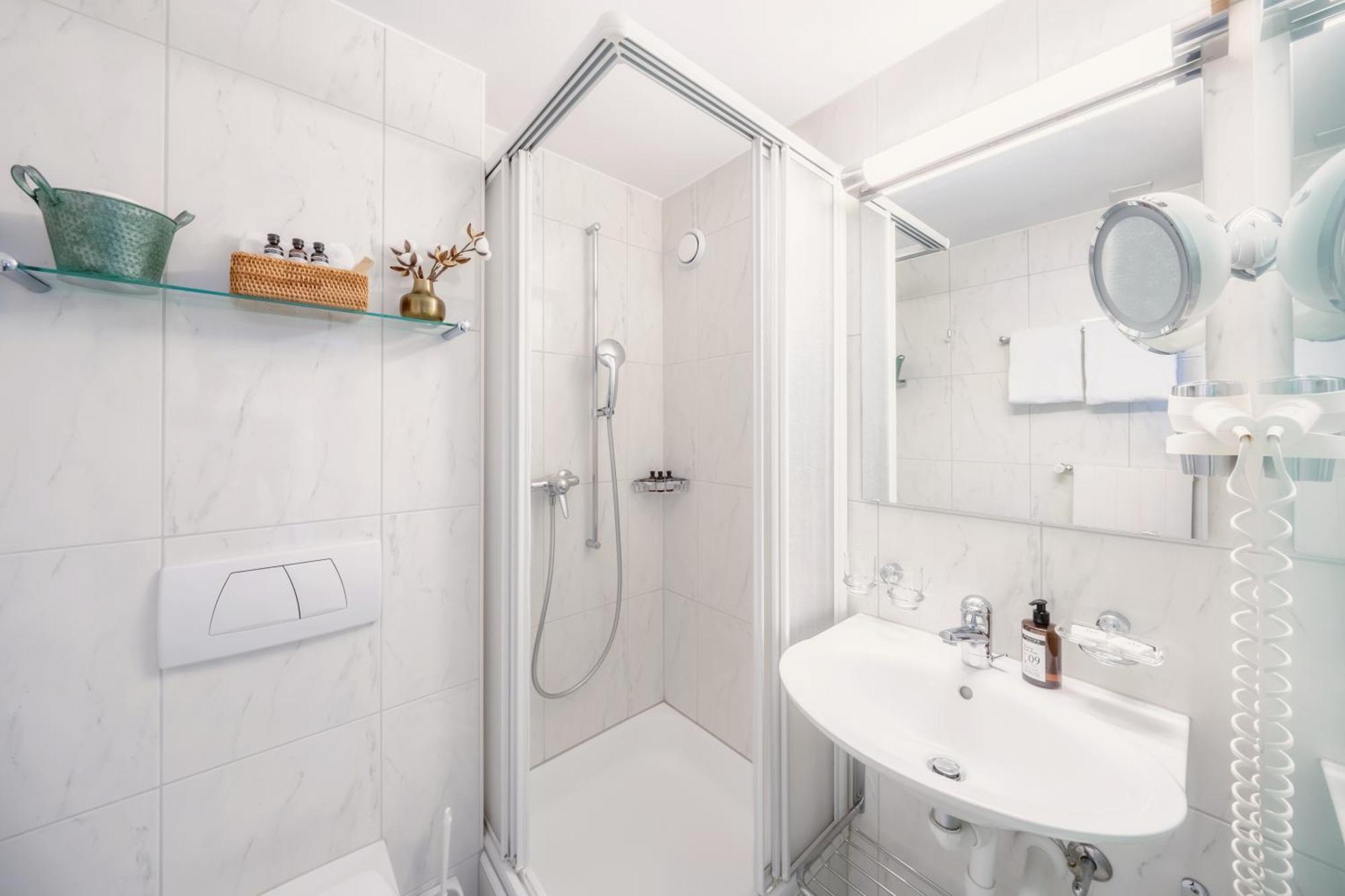 Double Room Streetside