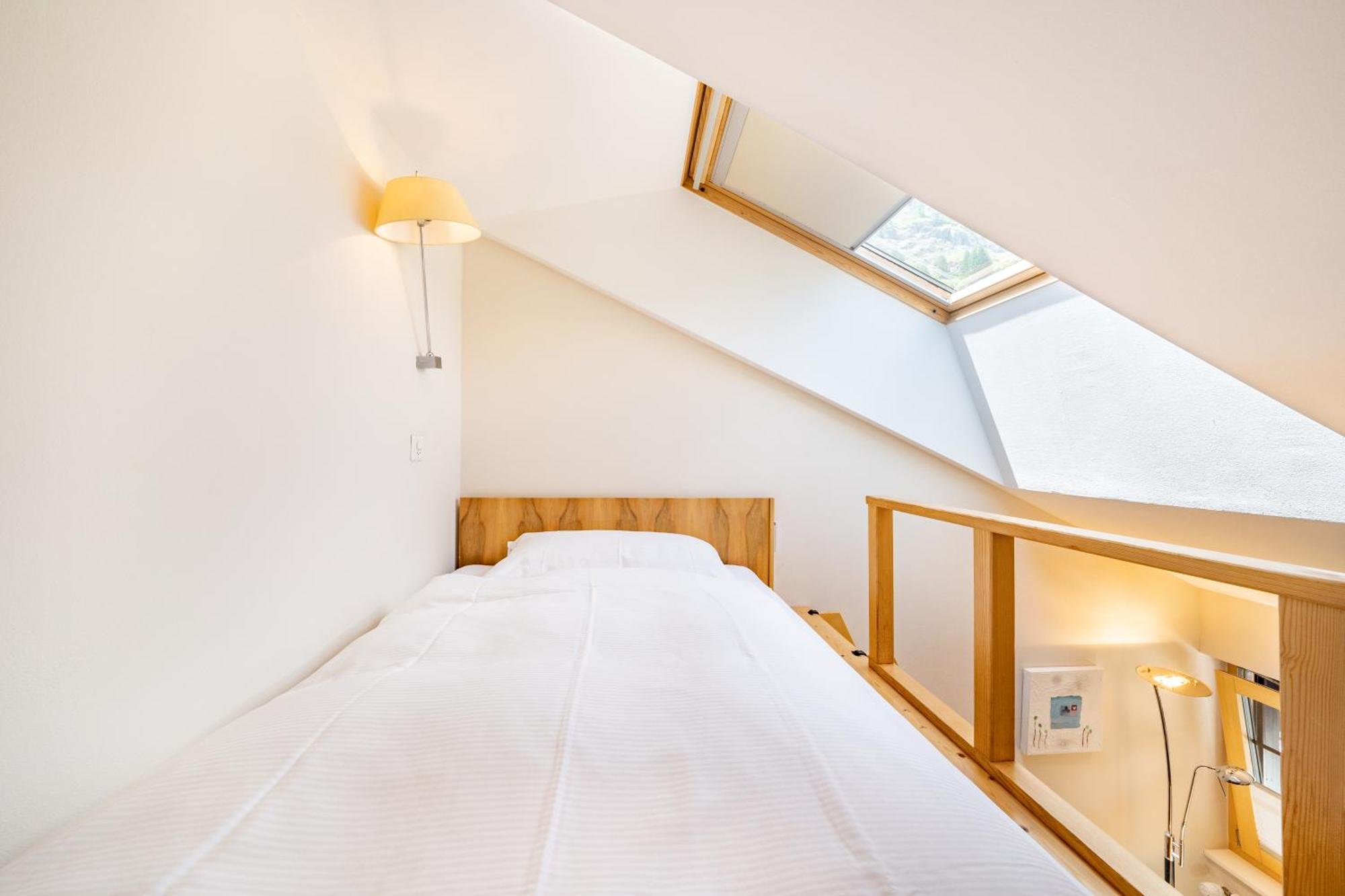Small Single Room Gallery