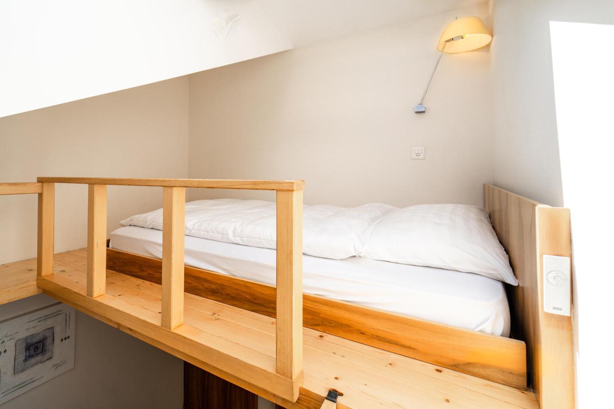 Small Single Room Gallery