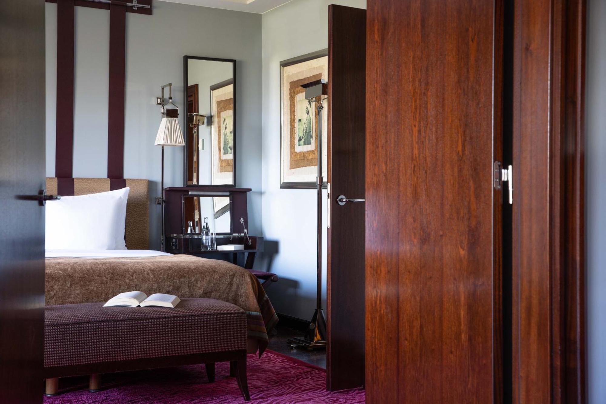 Suite with Lake View and Spa access