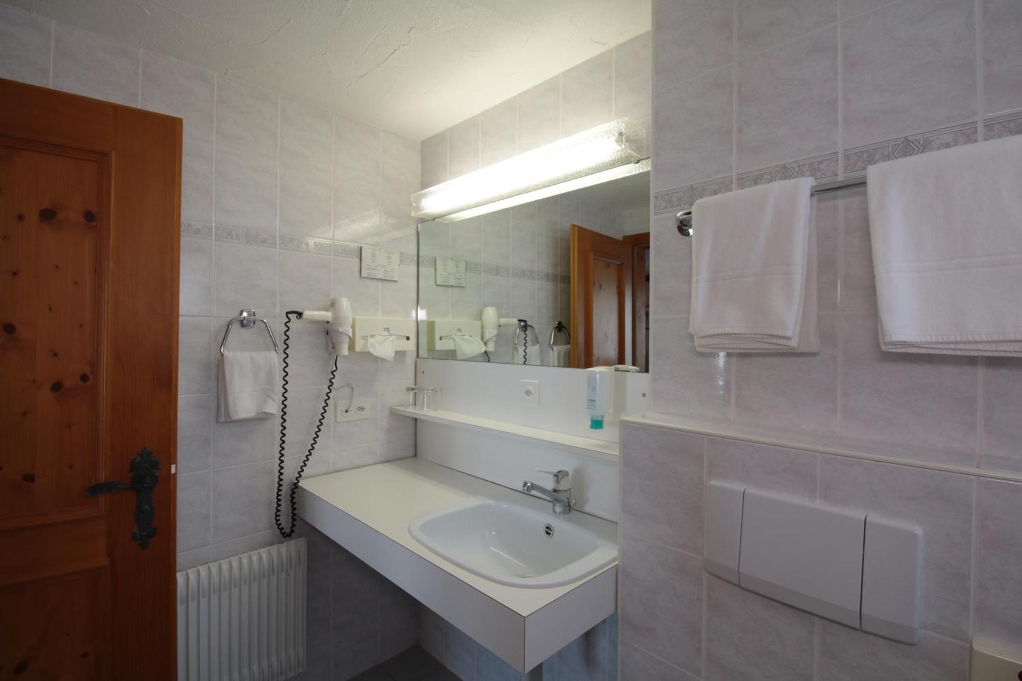 Family Room with Balcony,1592052031:JPEG