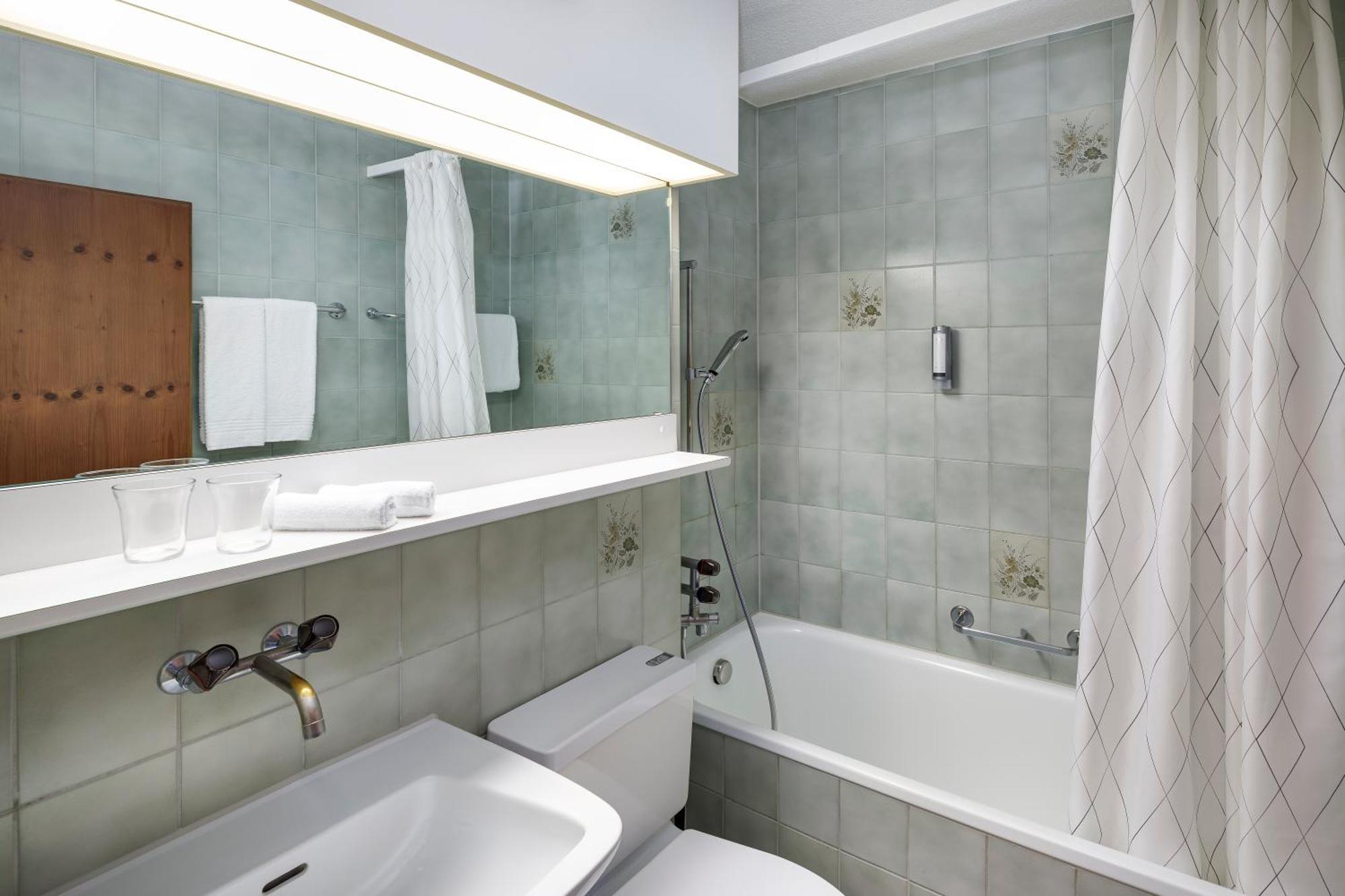 Double Room with Lake View,1592076569:JPEG