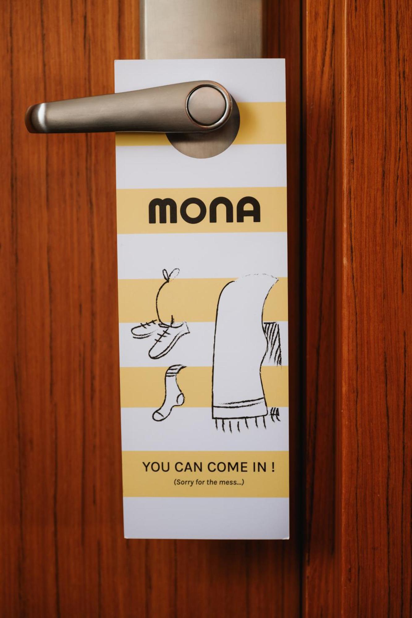 Mini Mona – partial lake view