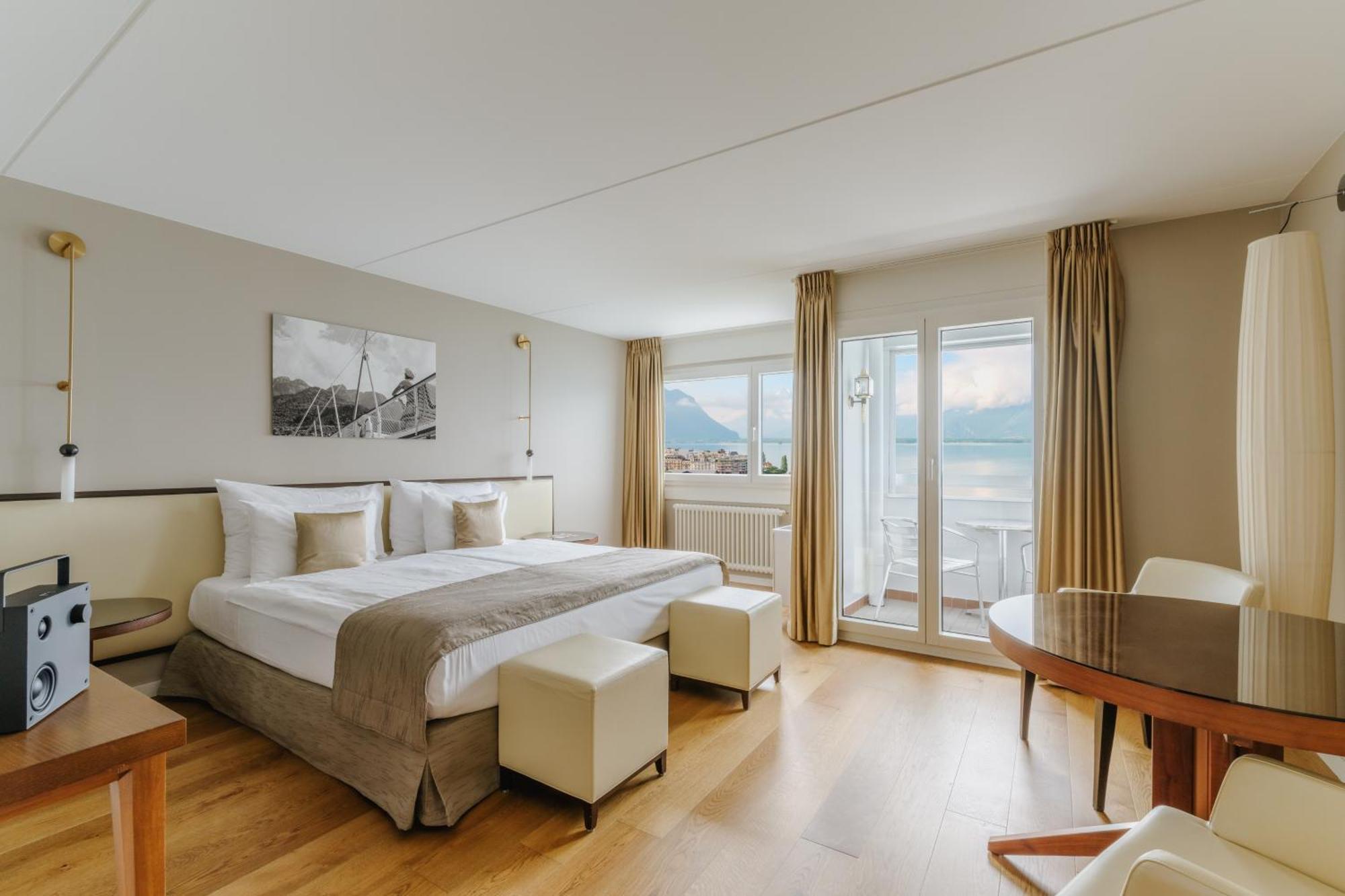Mona Suite – lake view balcony