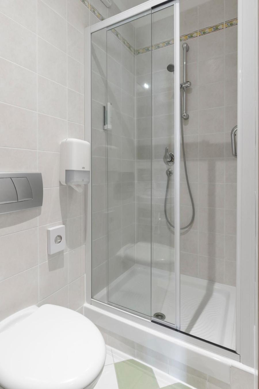 Petite Chambre Lit Queen-Size
