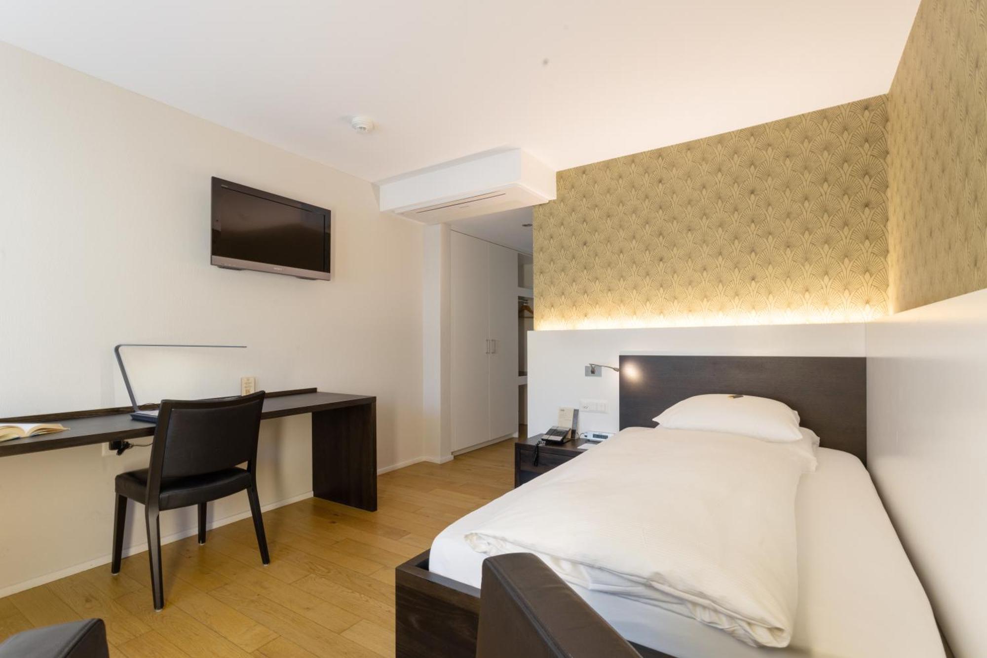 Superior Single Room with Air Conditioning