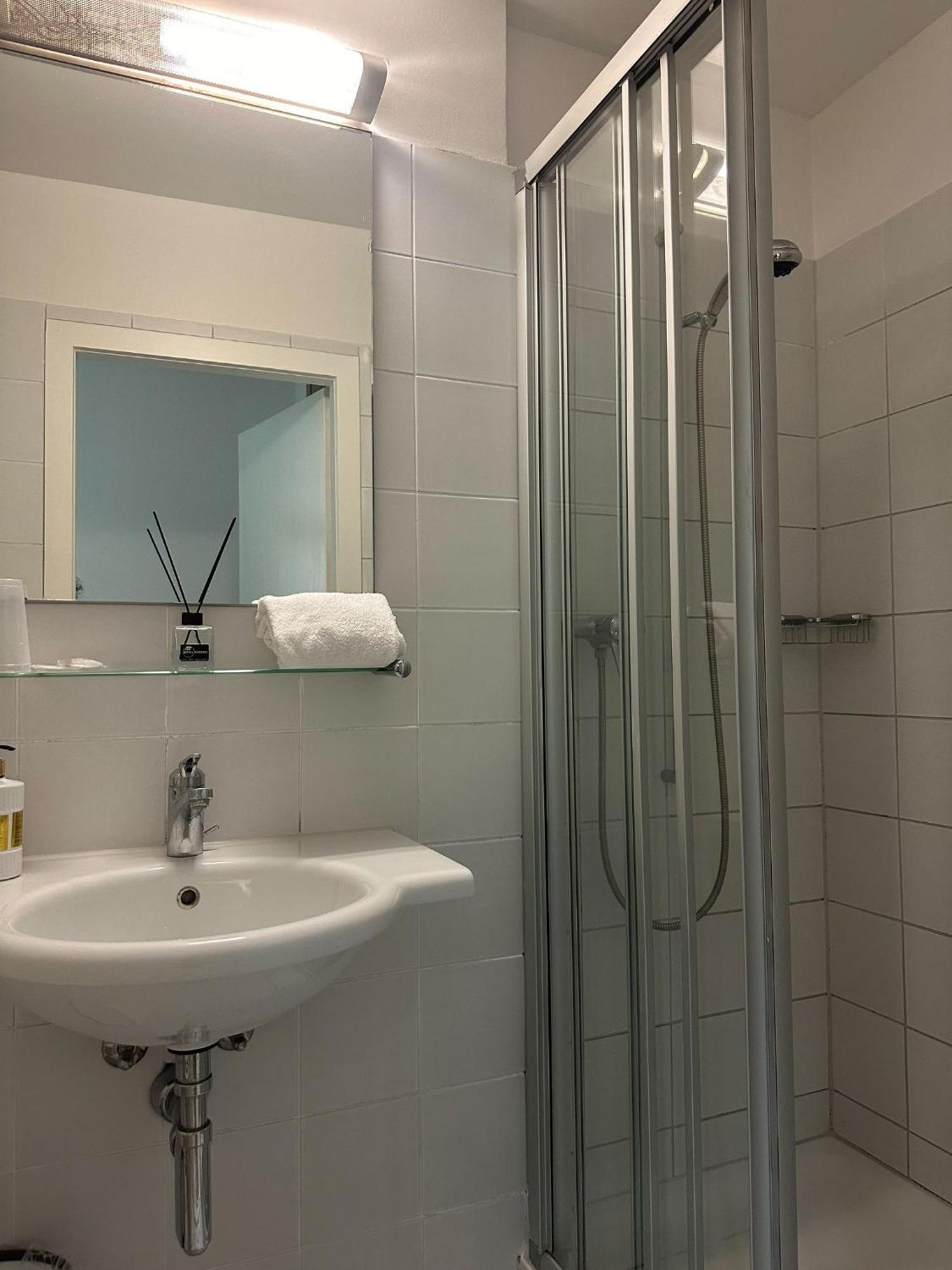 Standard Queen Room,1624312526:JPEG