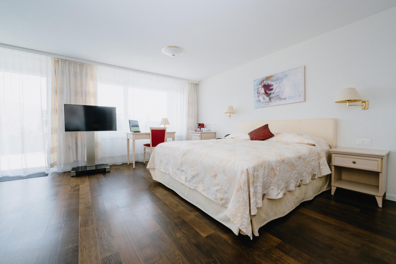 Junior Suite with Lake View