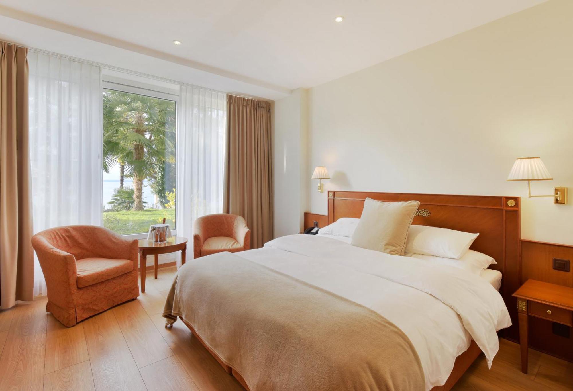 Economy Double Room Partial Lake View