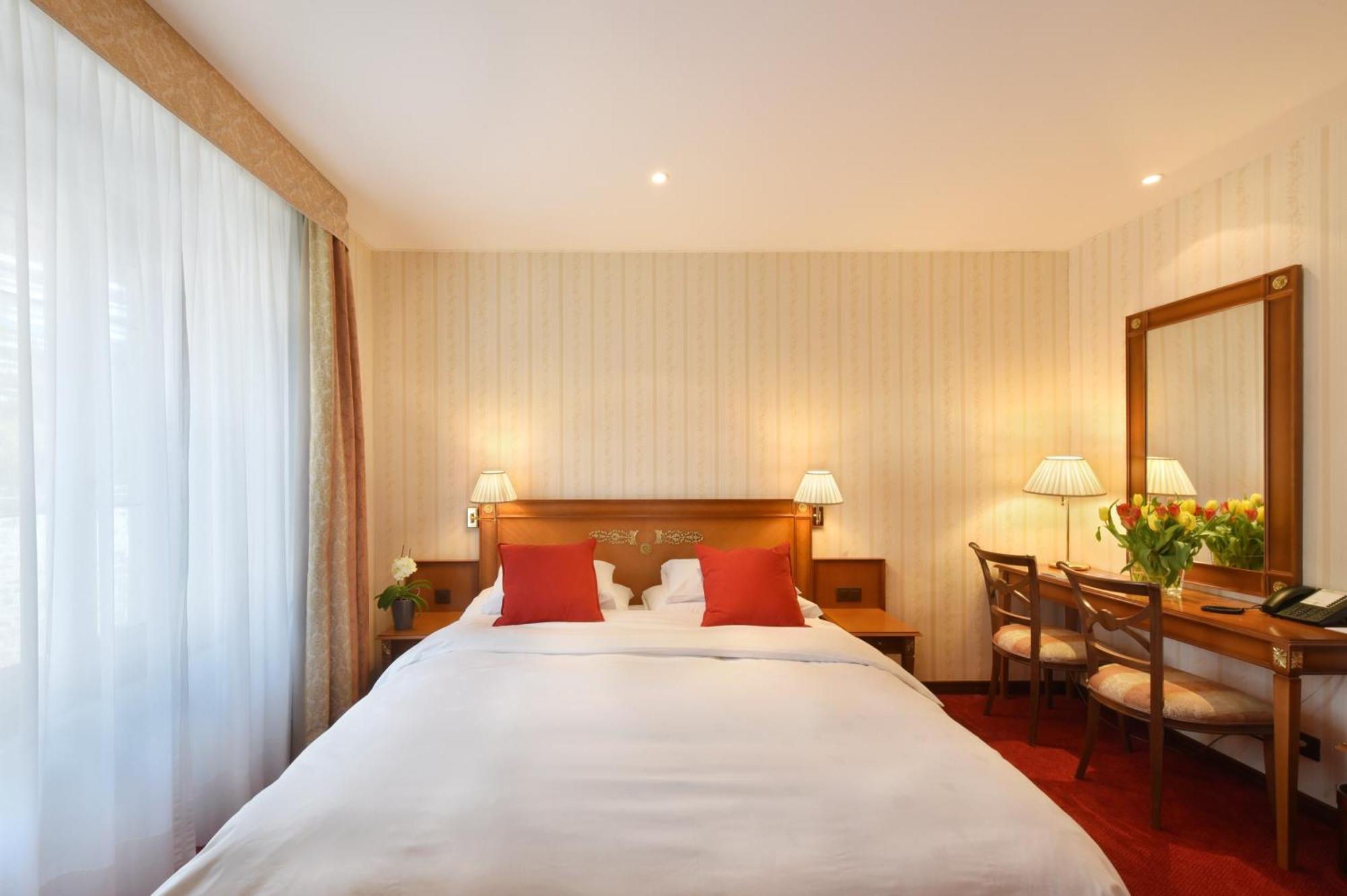 Economy Double Room city view without