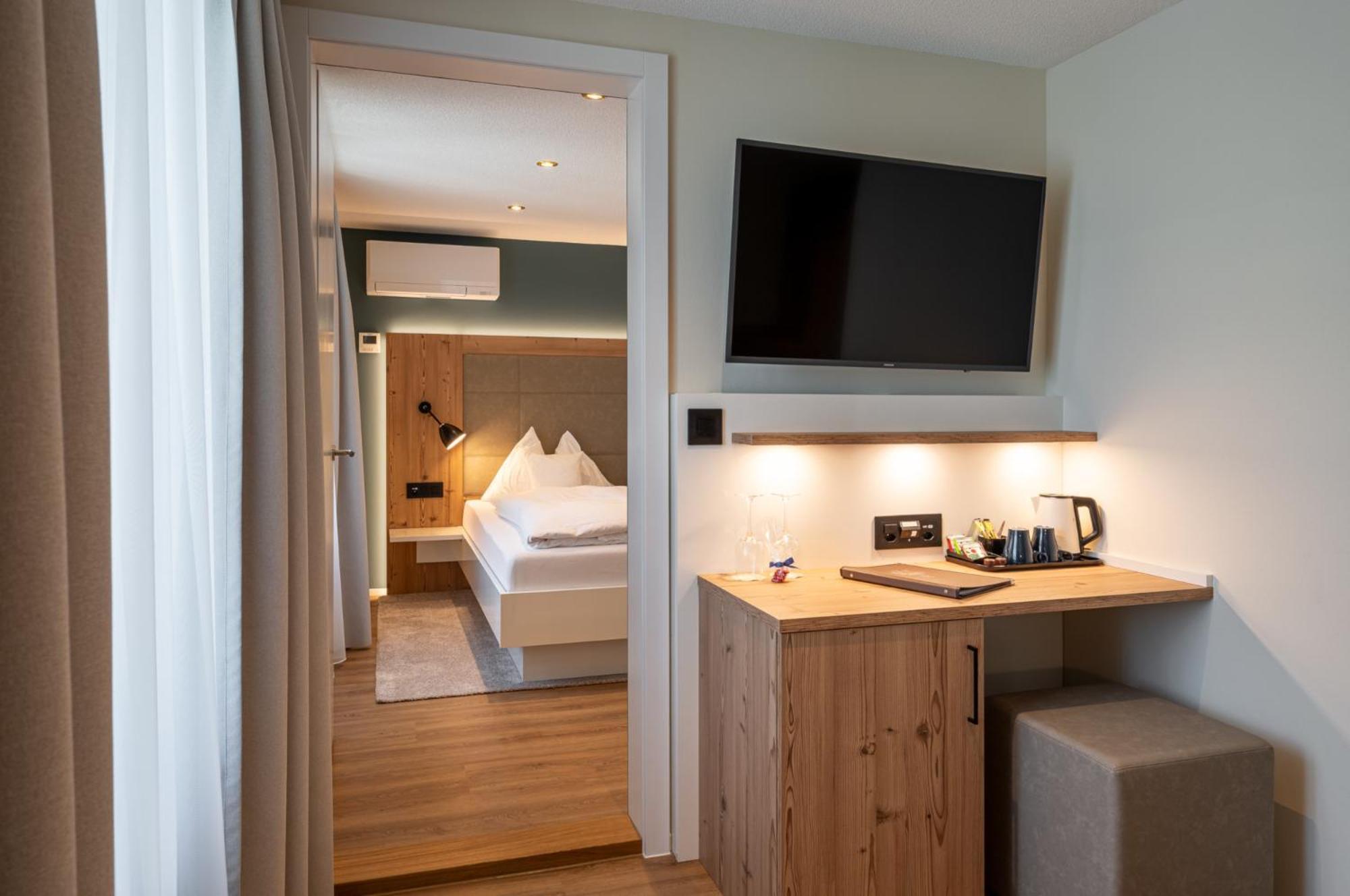 Junior Suite with Lake View