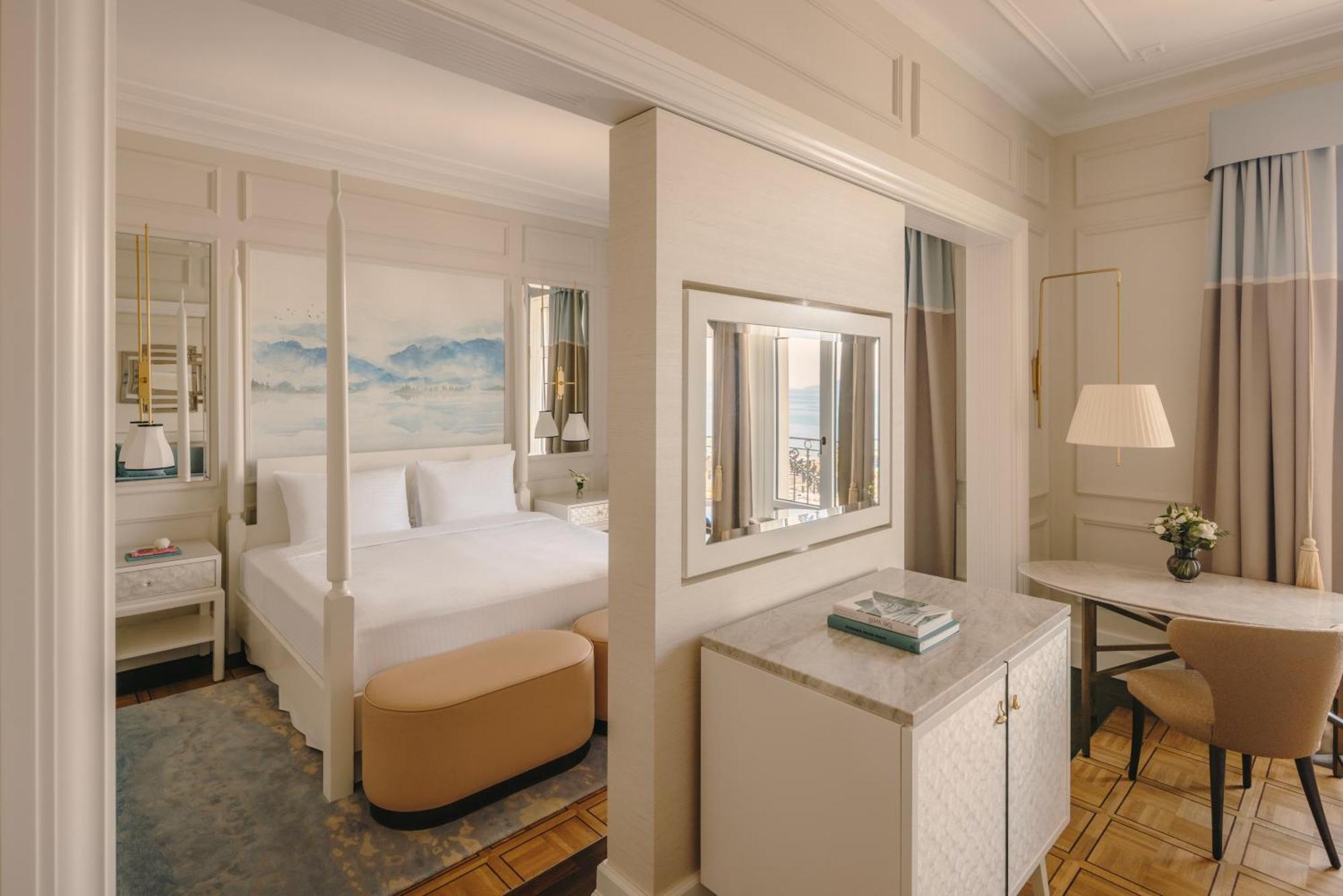 Signature Suite with Lake View,1716967589:JPEG