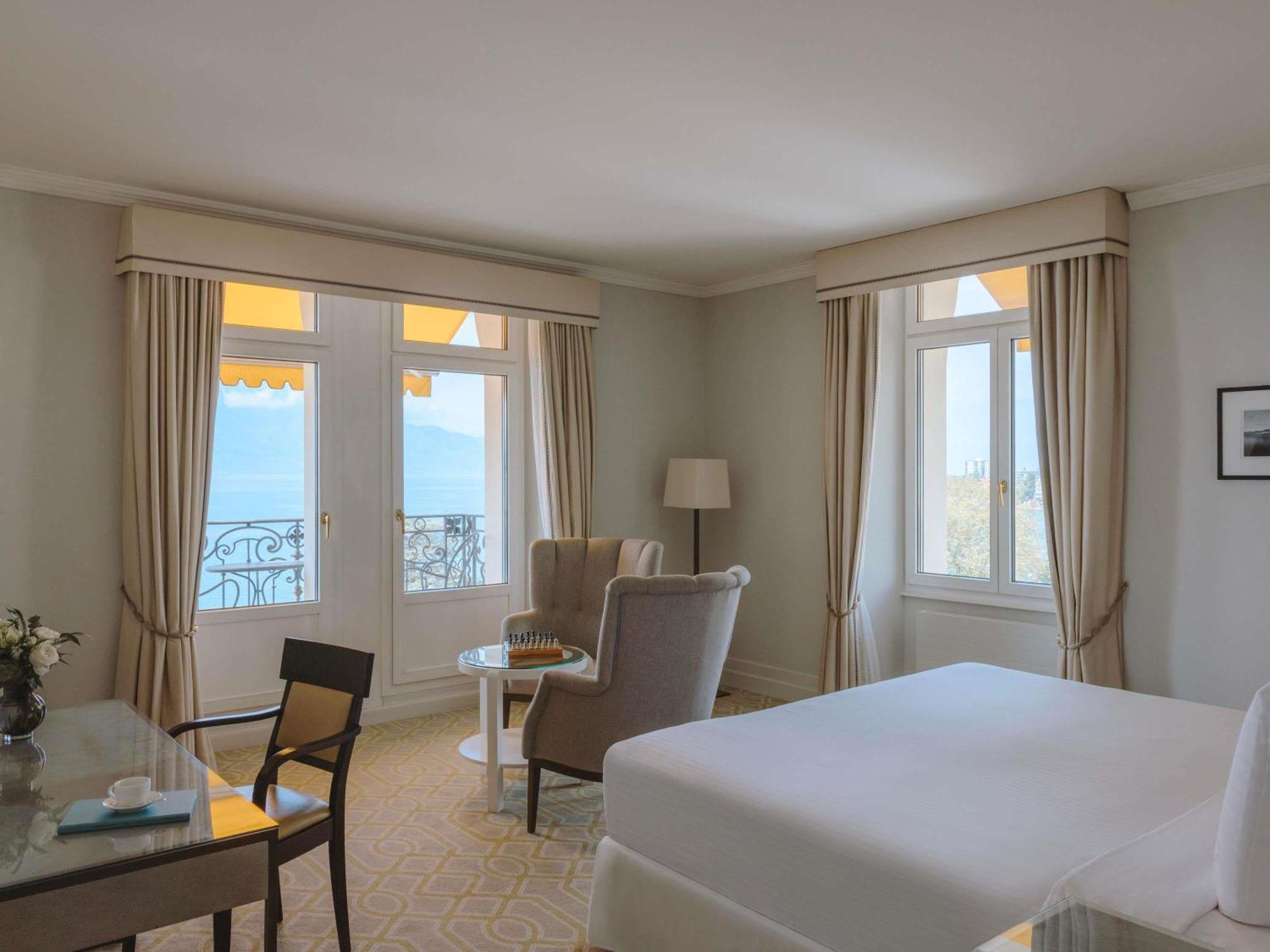 Superior King Room with Lake View