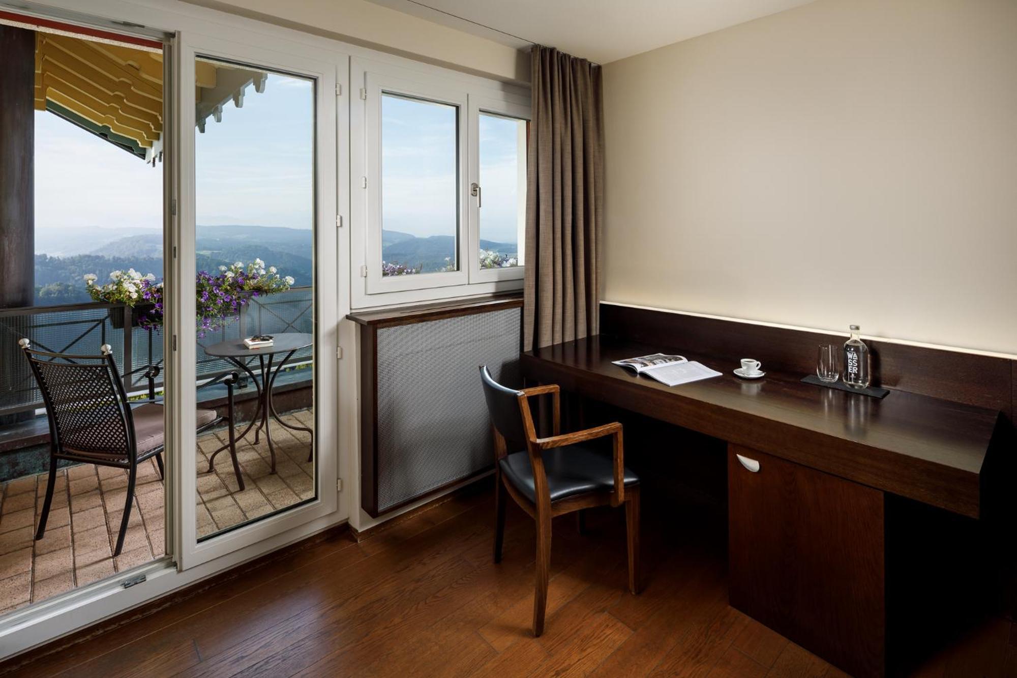 Panorama Room Lake and Mountain View with Balcony