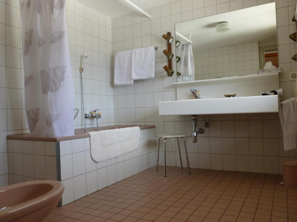 Twin Room South