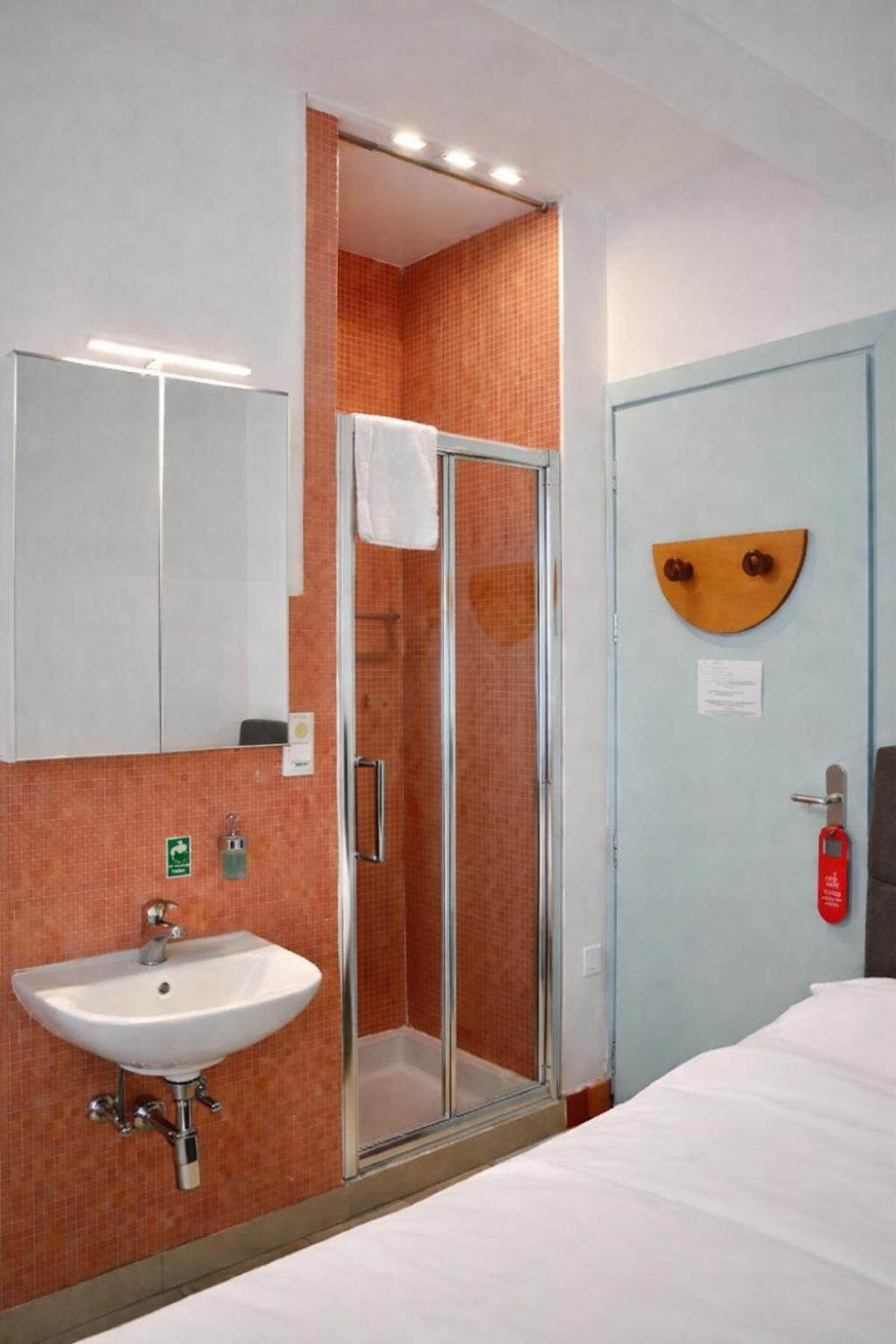 Tweepersoonskamer met Gedeeld Toilet