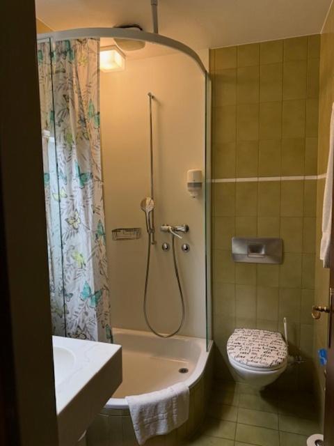 Doppel- oder Zweibettzimmer