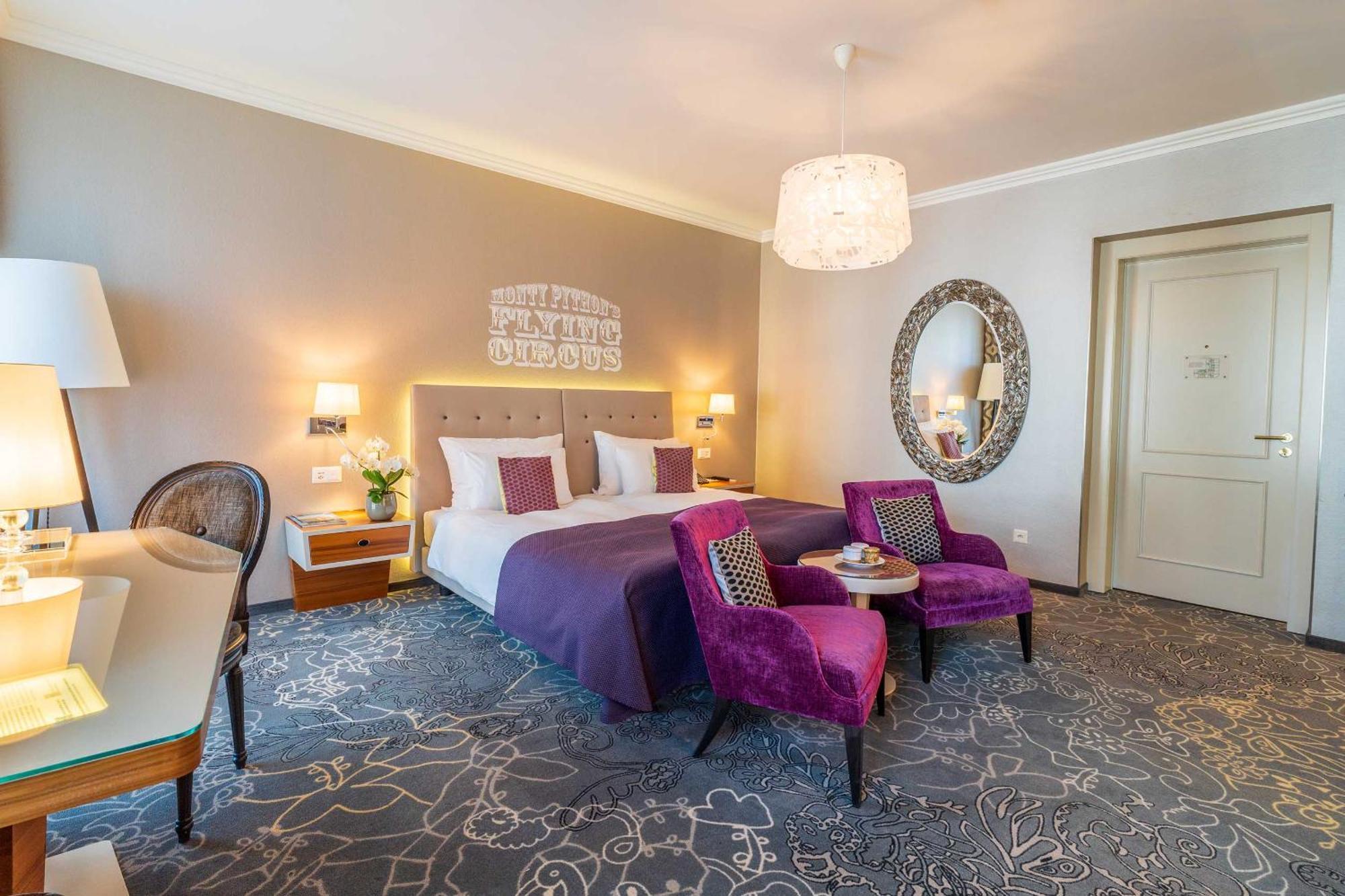 Deluxe Triple Room City View