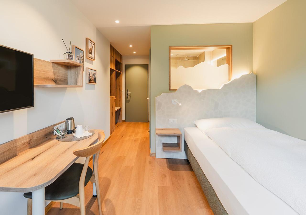 Single Room with Eiger View