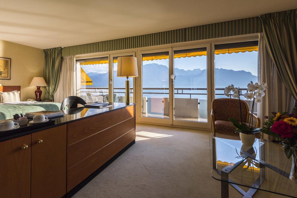 Suite Junior con balcón y vistas al lago