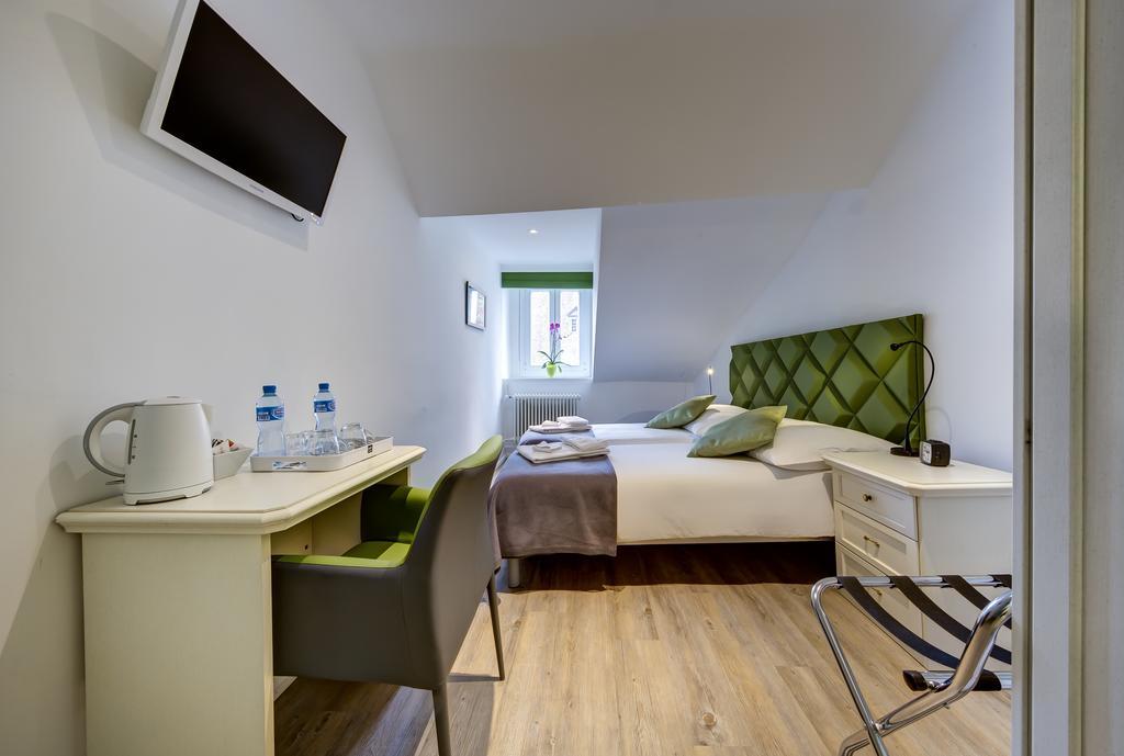 Twin Room,390789972:JPEG