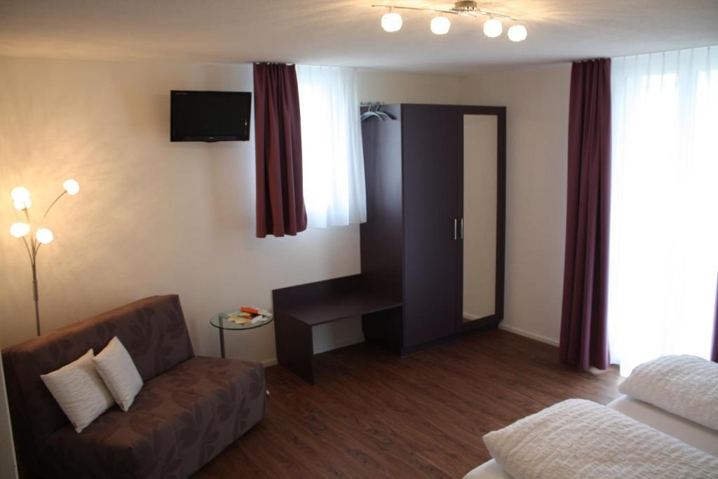 Family Room (2 Adults + 2 Children)