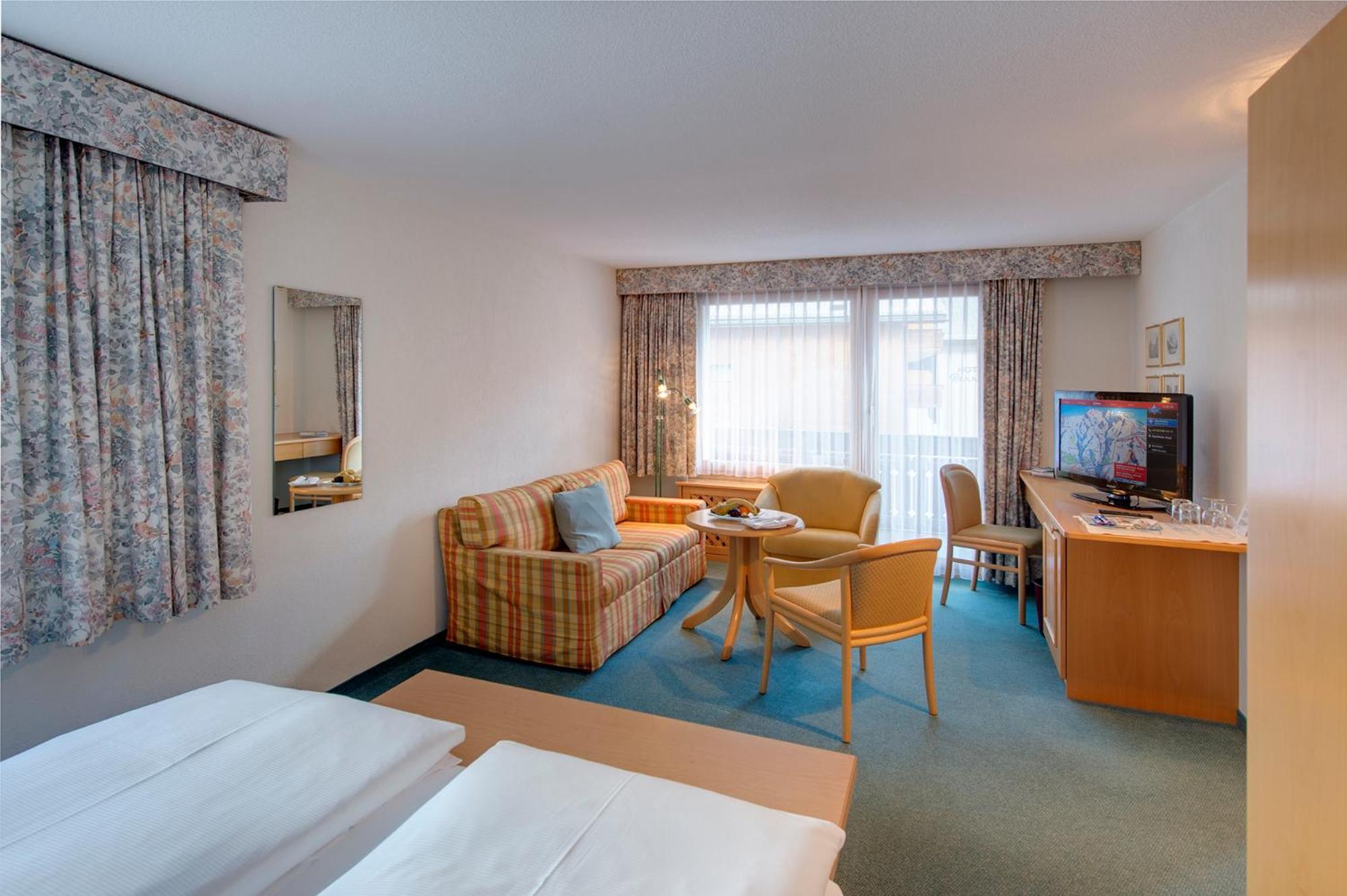 Junior Suite with Lateral Matterhorn View,553221516:JPEG